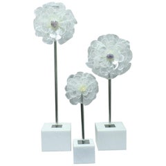 Ensemble de trois fleurs contemporaines sculptées