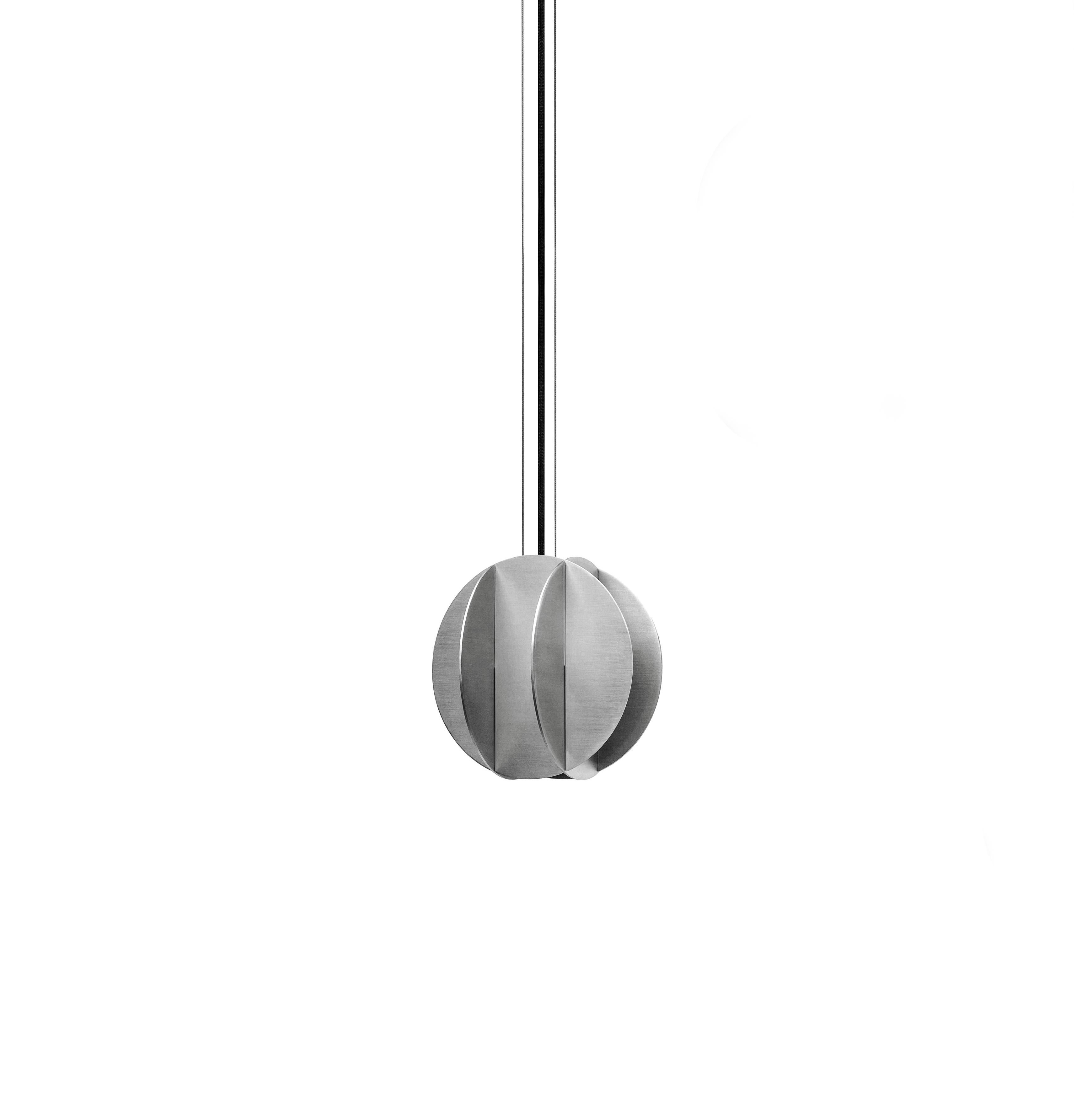 La collezione di luci EL si ispira alle opere geometriche dei grandi artisti suprematisti El Lissitzky e Kazimir Malevich. Il Suprematismo è un movimento modernista dell'arte dell'inizio del XX secolo, incentrato sulle forme geometriche di base,