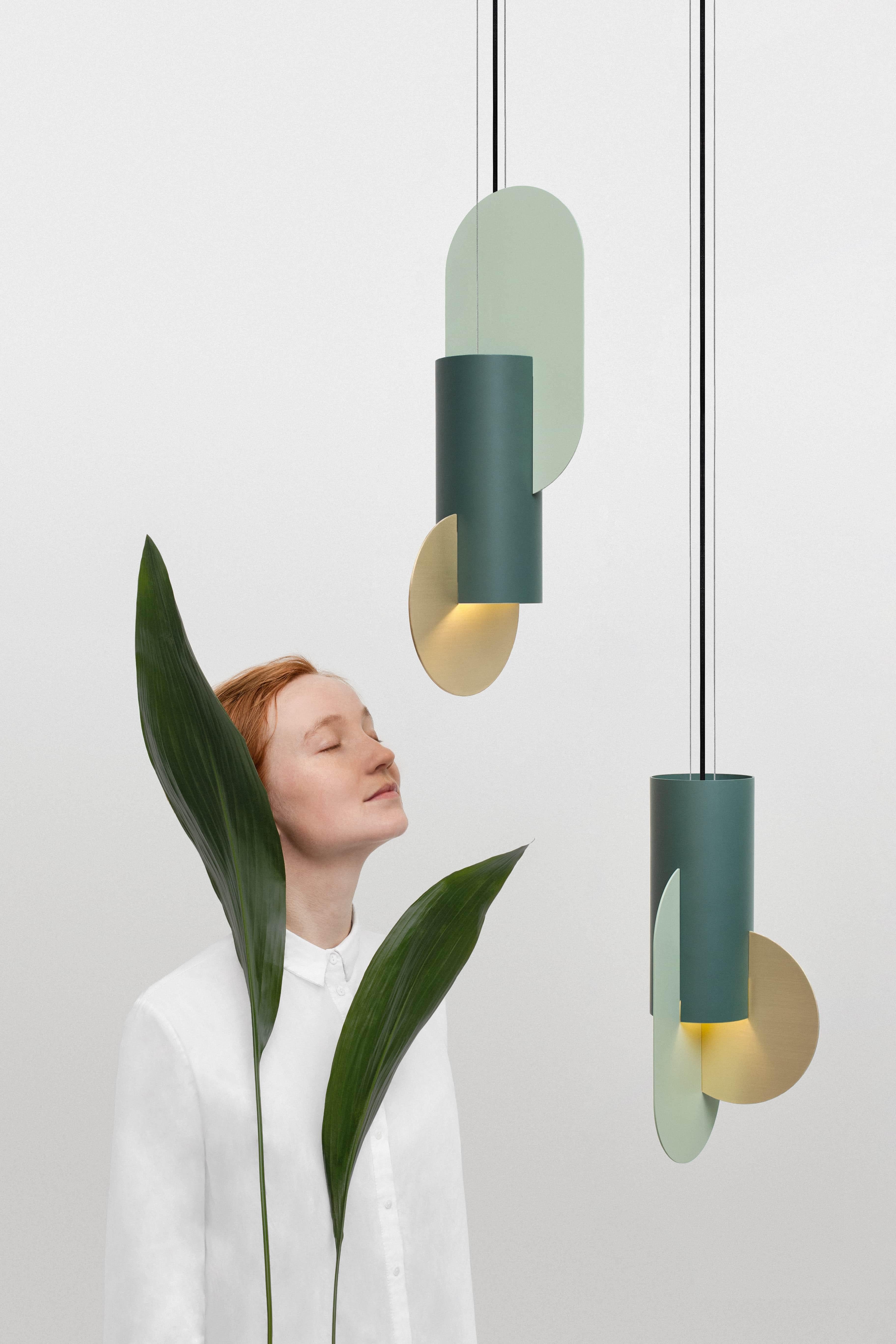 Spazzolato Set di tre lampade a sospensione contemporanee Suprematic CS6 di NOOM in ottone e acciaio in vendita