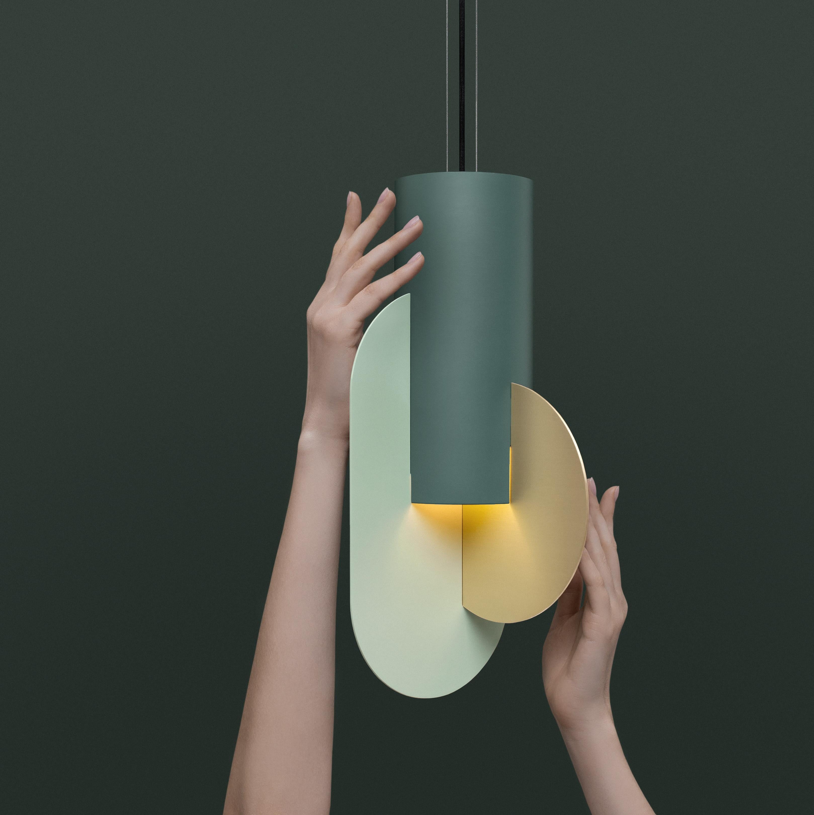 XXI secolo e contemporaneo Set di tre lampade a sospensione contemporanee Suprematic CS6 di NOOM in ottone e acciaio in vendita