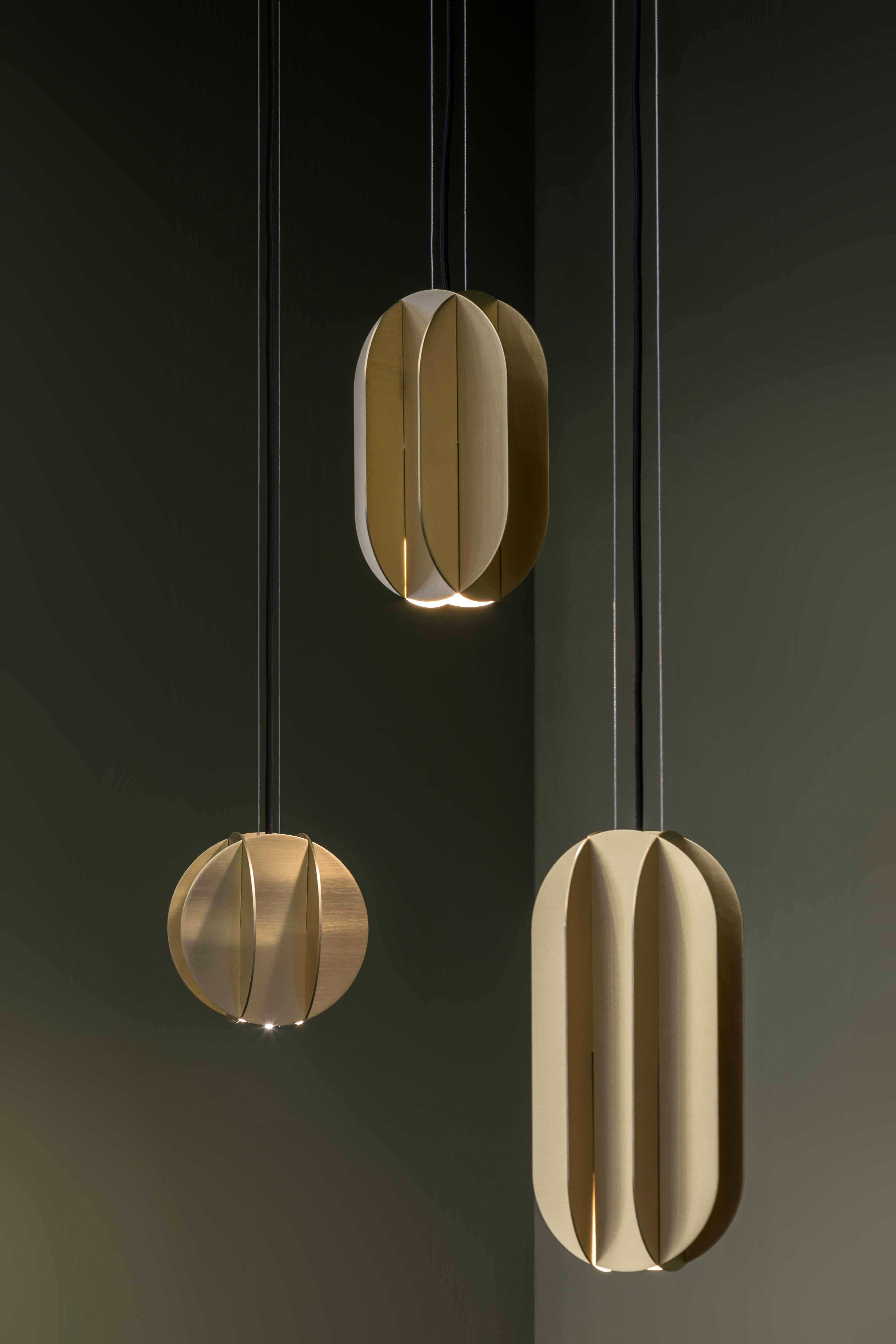 Organic Modern Set of Three Contemporary Pendants 'EL Lamp' CS1 by Noom, Brass For Sale