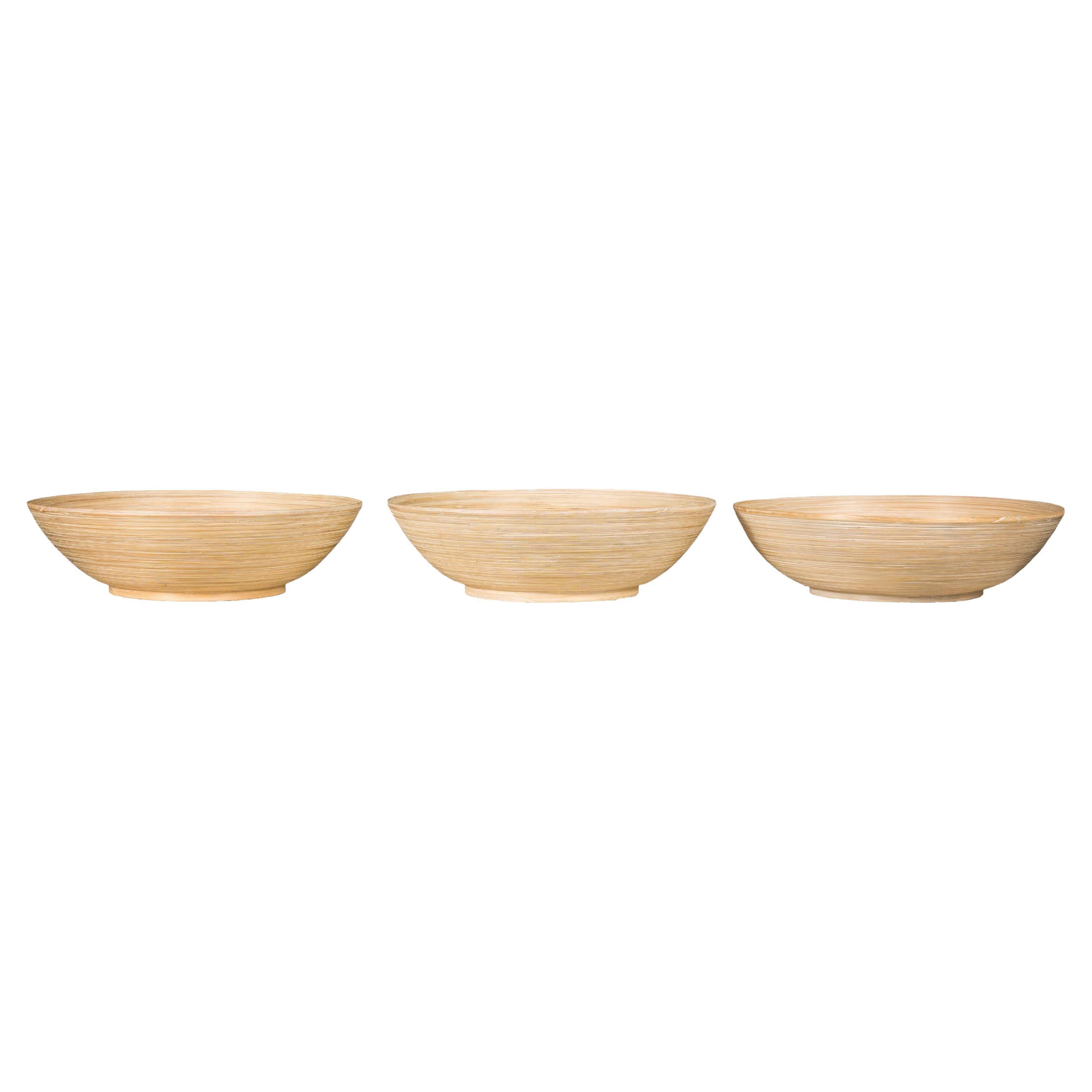 Set von drei Vintage-Dekoschalen aus gewebtem Schilf im Landhausstil in cremefarbenen Tönen