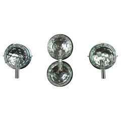 Juego de tres apliques Cristal Arte en cromo y cristal tallado. Italia Años 70