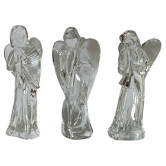 Set von drei Kristall-Engeln, die Instrumente spielen, von Baccarat