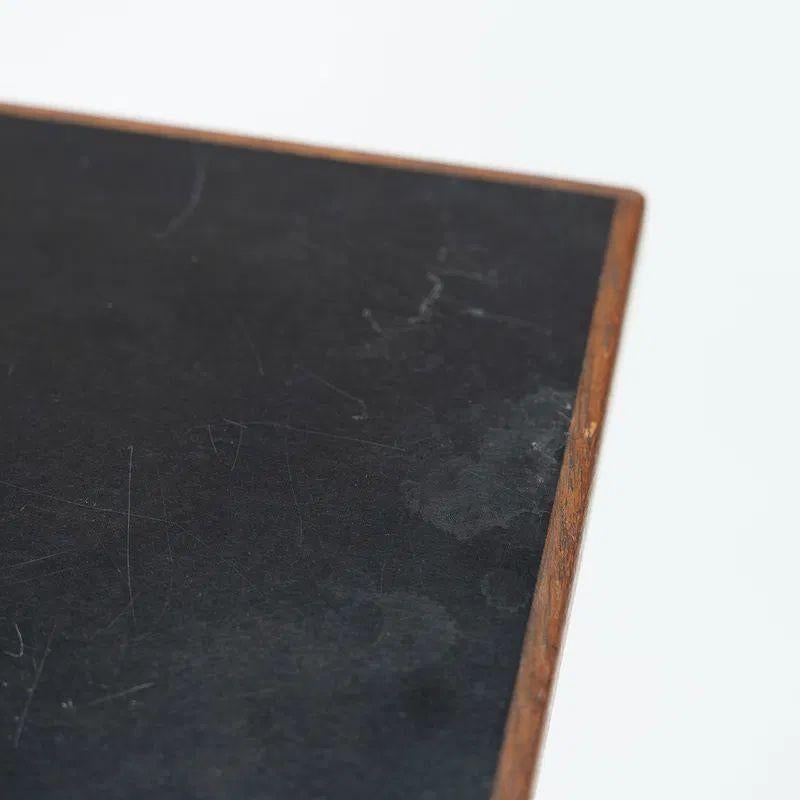 Set di tre tavolini danesi della metà del secolo scorso con piano in laminato In condizioni buone in vendita a Dallas, TX