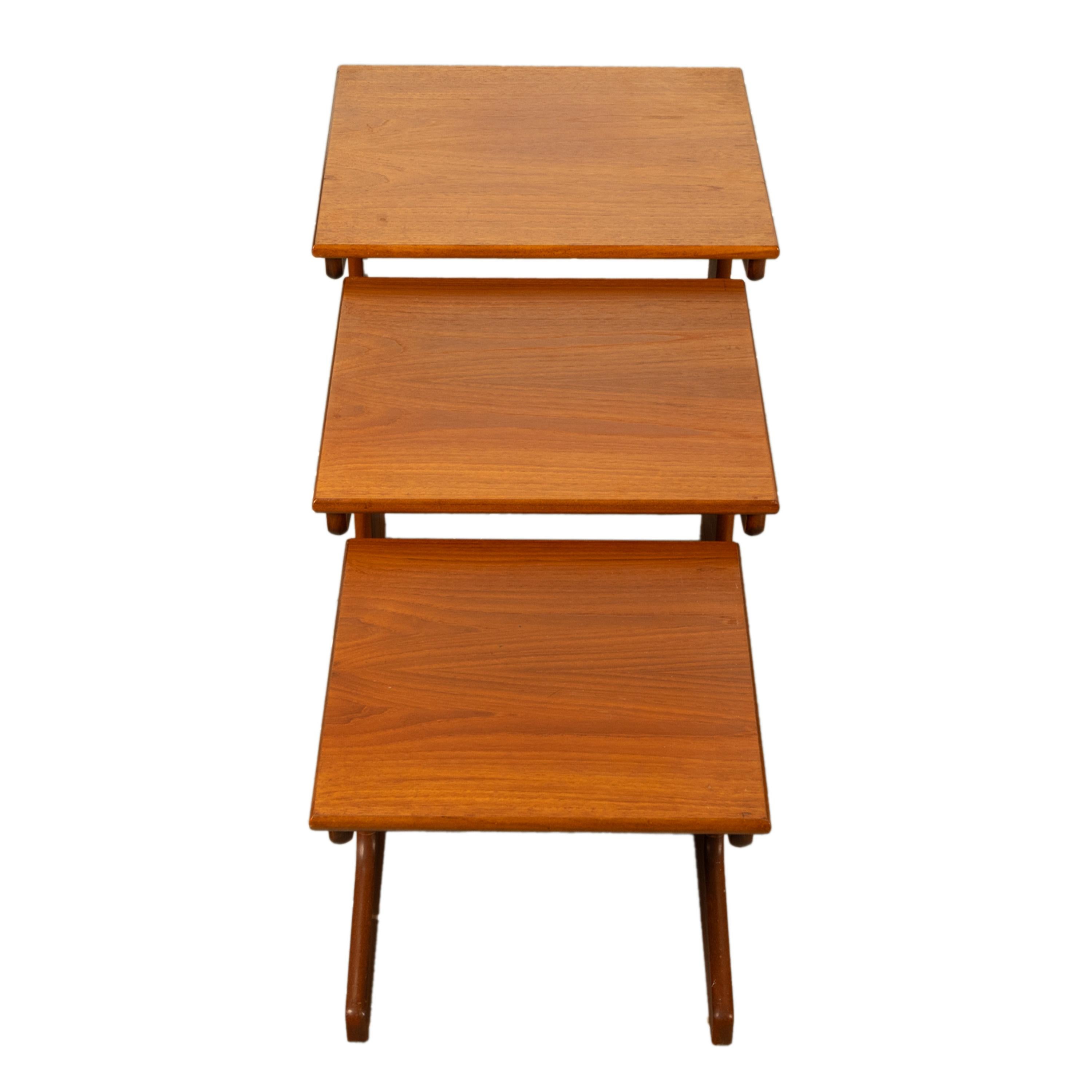Set of Three Danish Mid Century Modern Teak Nesting Side Coffee Tables 1960s For Sale 5