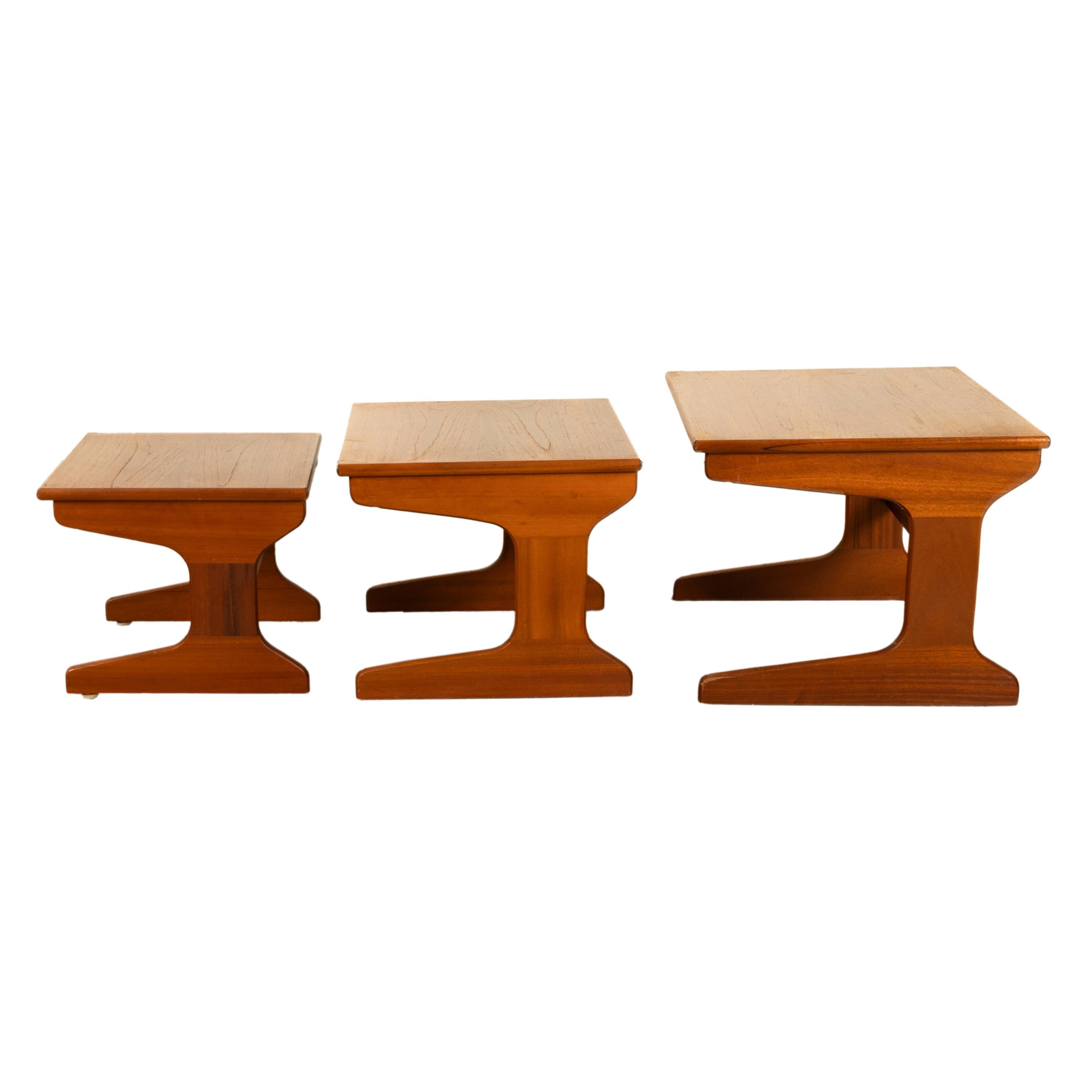 Set of Three Danish Mid Century Modern Teak Nesting Side Coffee Tables 1960s For Sale 6