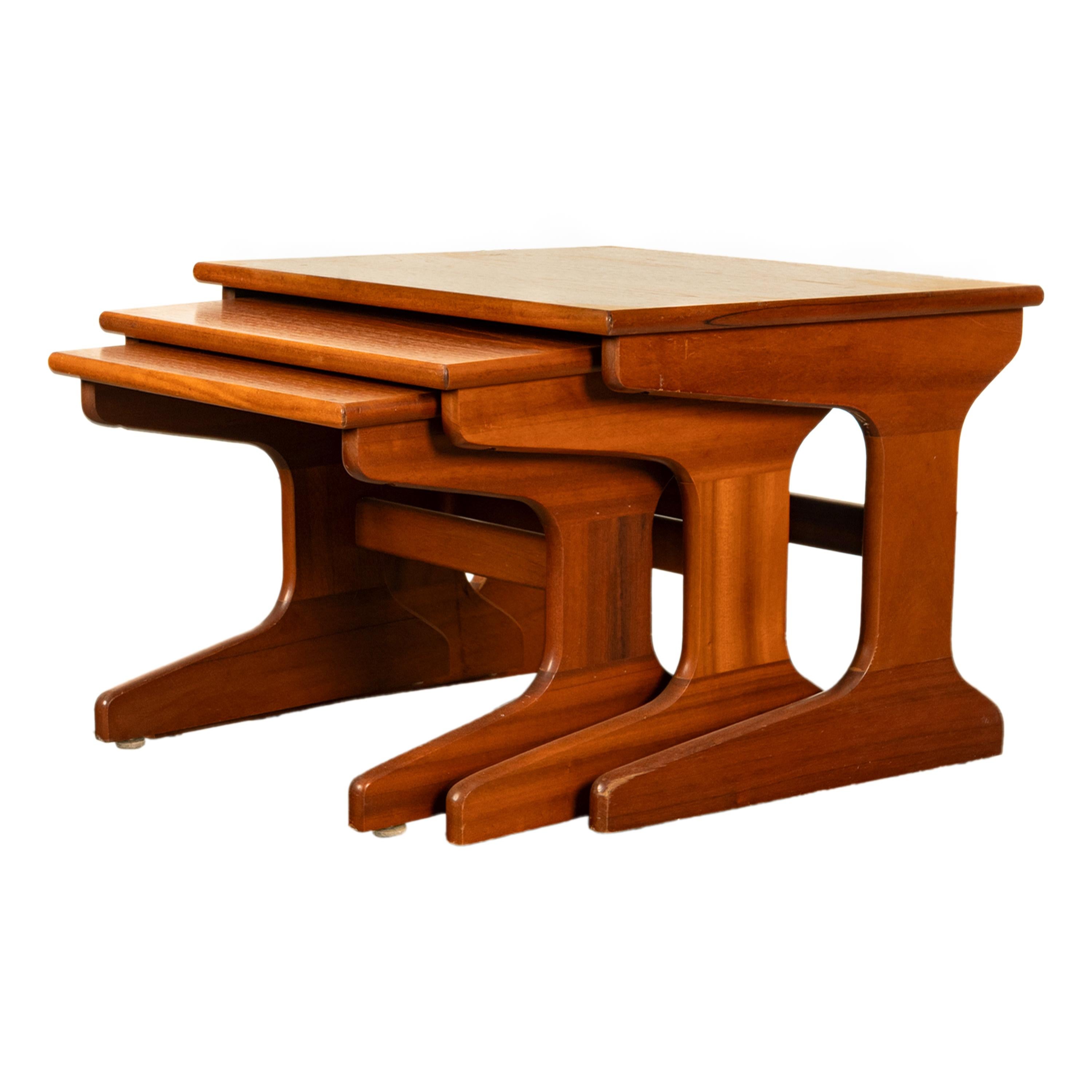 Set of Three Danish Mid Century Modern Teak Nesting Side Coffee Tables 1960s In Good Condition For Sale In Portland, OR