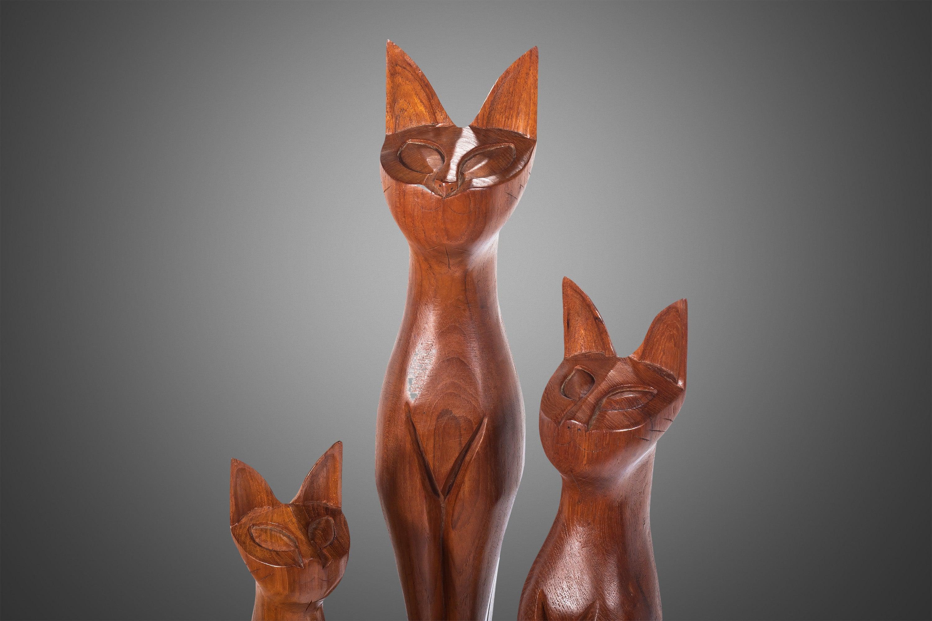 Set von drei modernen dänischen handgeschnitzten Katzenskulpturen aus Teakholz, Dänemark (Dänisch)