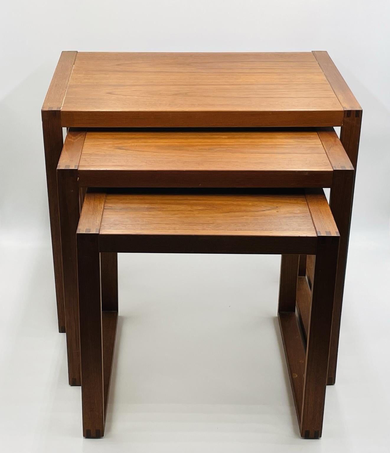 Set of Three Danish Modern Teak Nesting Tables by Vi-Ma Mobler In Good Condition For Sale In Los Angeles, CA