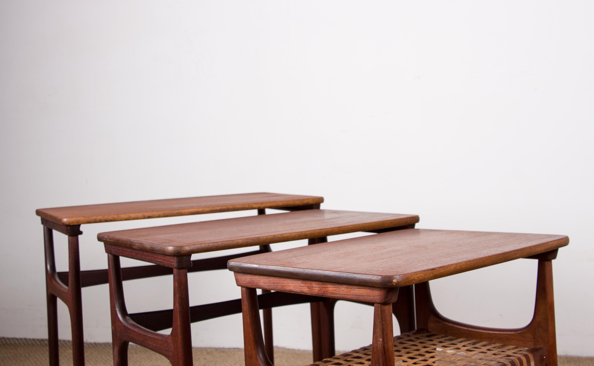 Satz von drei dänischen Nisttischen aus Teakholz und Caning von Erling Torvits 1960. im Angebot 5