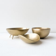Set of Three Decorative Brushed Brass Bowls Vide-Poche