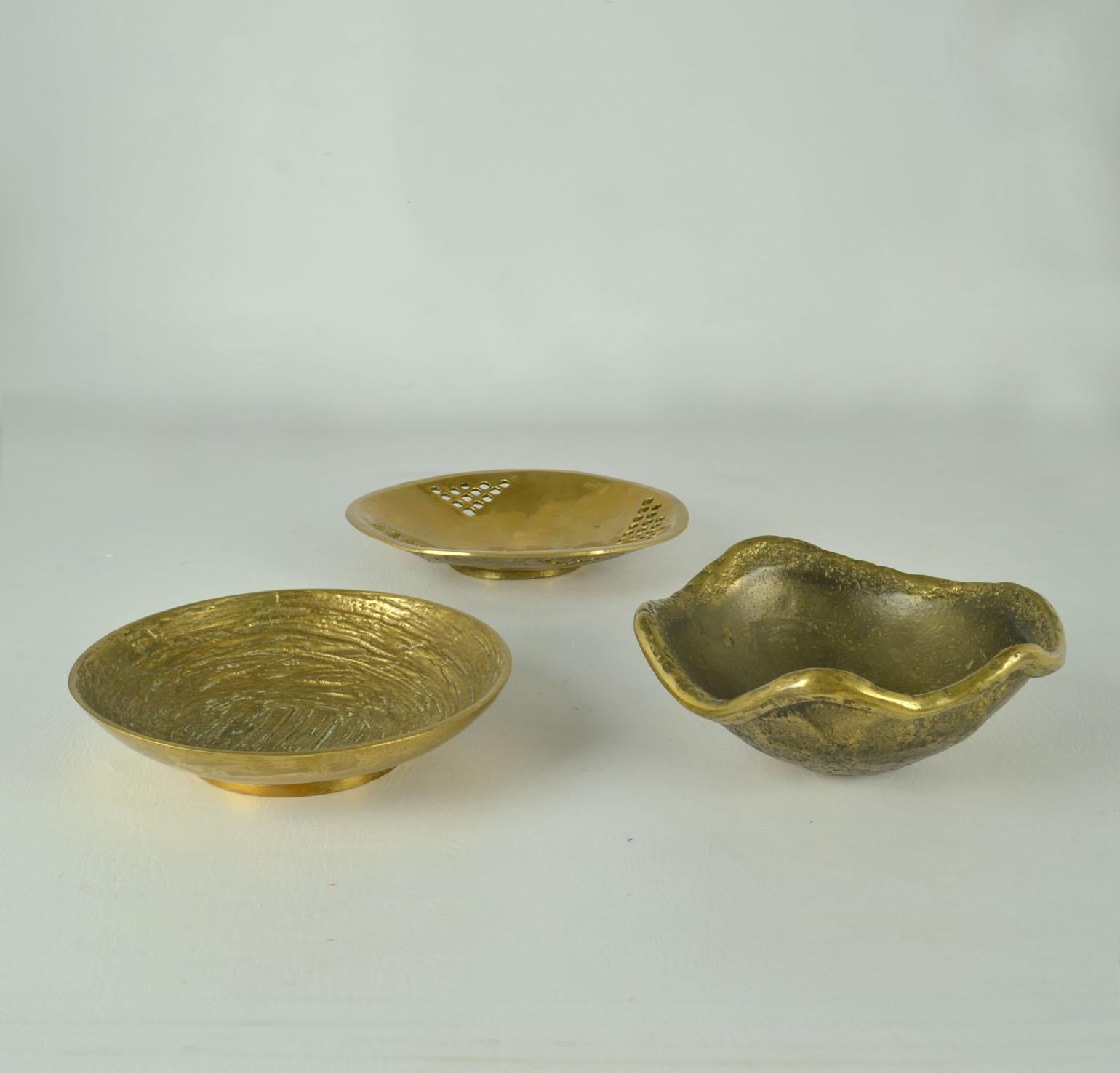 Ensemble de trois bols décoratifs en bronze organique, années 1970 en vente 7
