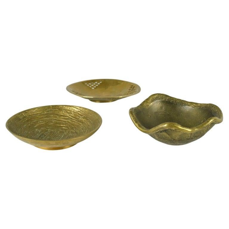 Set of three organic Mid-Century Modern bronze cast bowl with decorative open pattern. Great center pieces and functional bowls. High quality hand crafted items have real character with their original patina.

Individual dimensions,
Open pattern