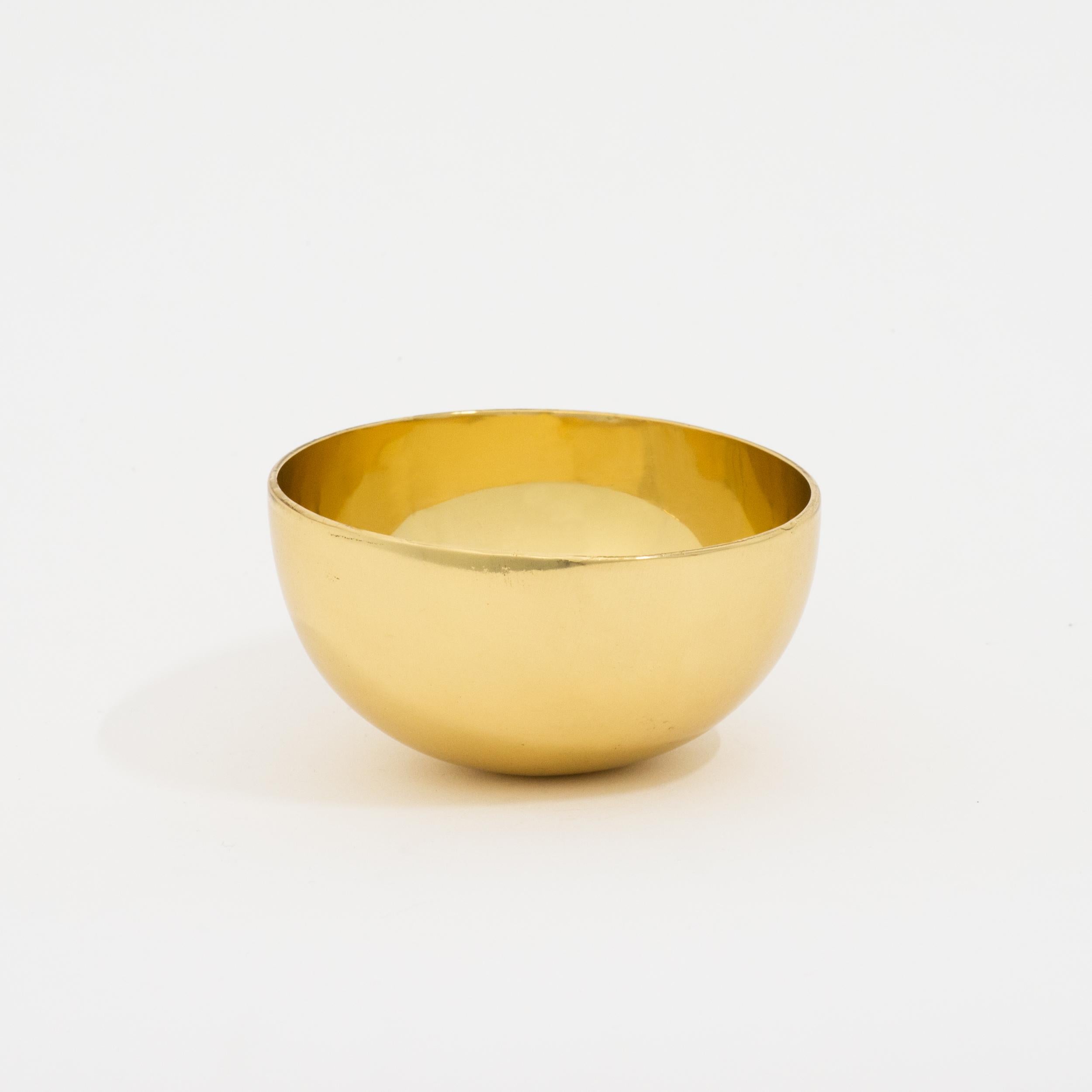Set of Three Decorative Polished Brass Bowls Vide-Poche For Sale 1