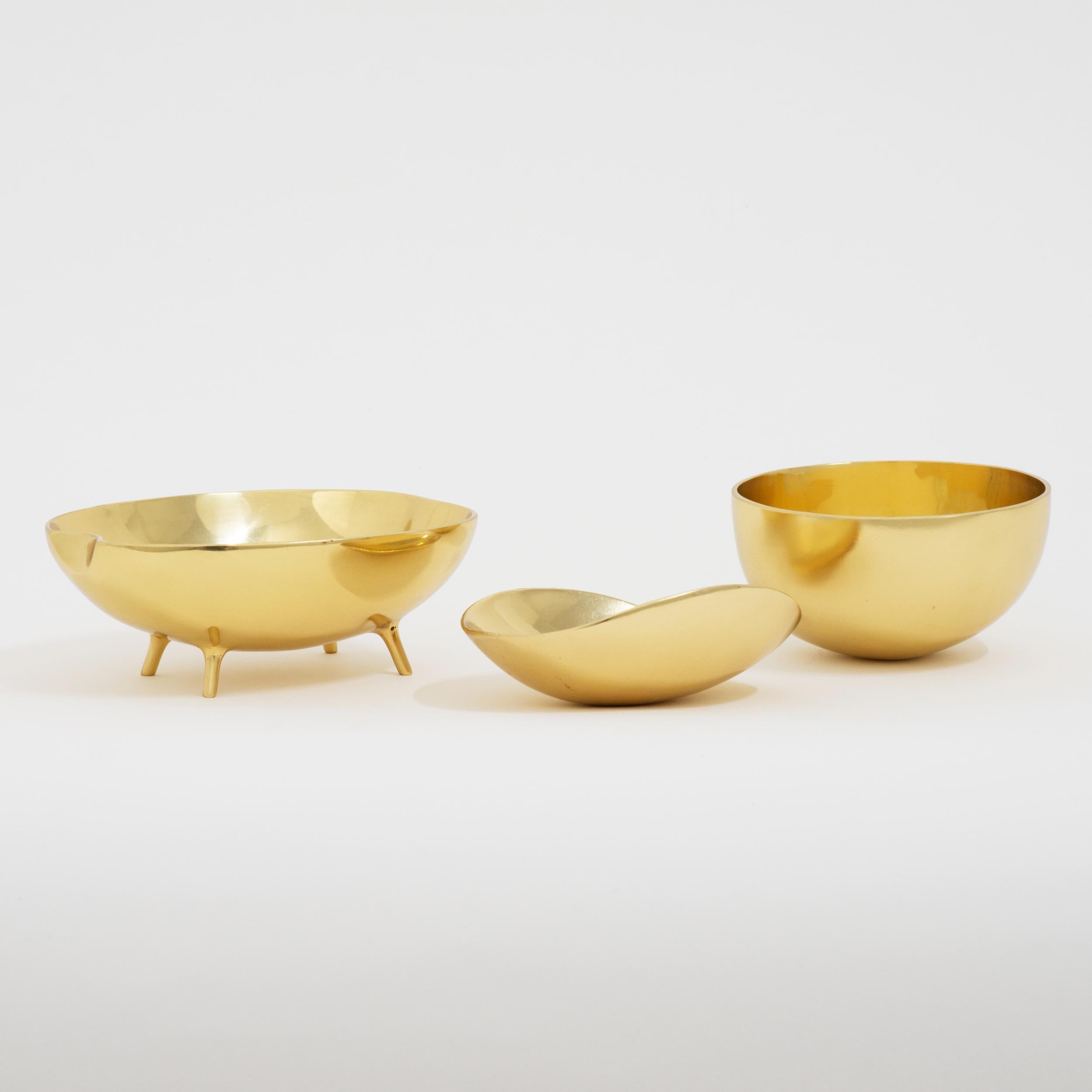 Set of Three Decorative Polished Brass Bowls Vide-Poche For Sale 2