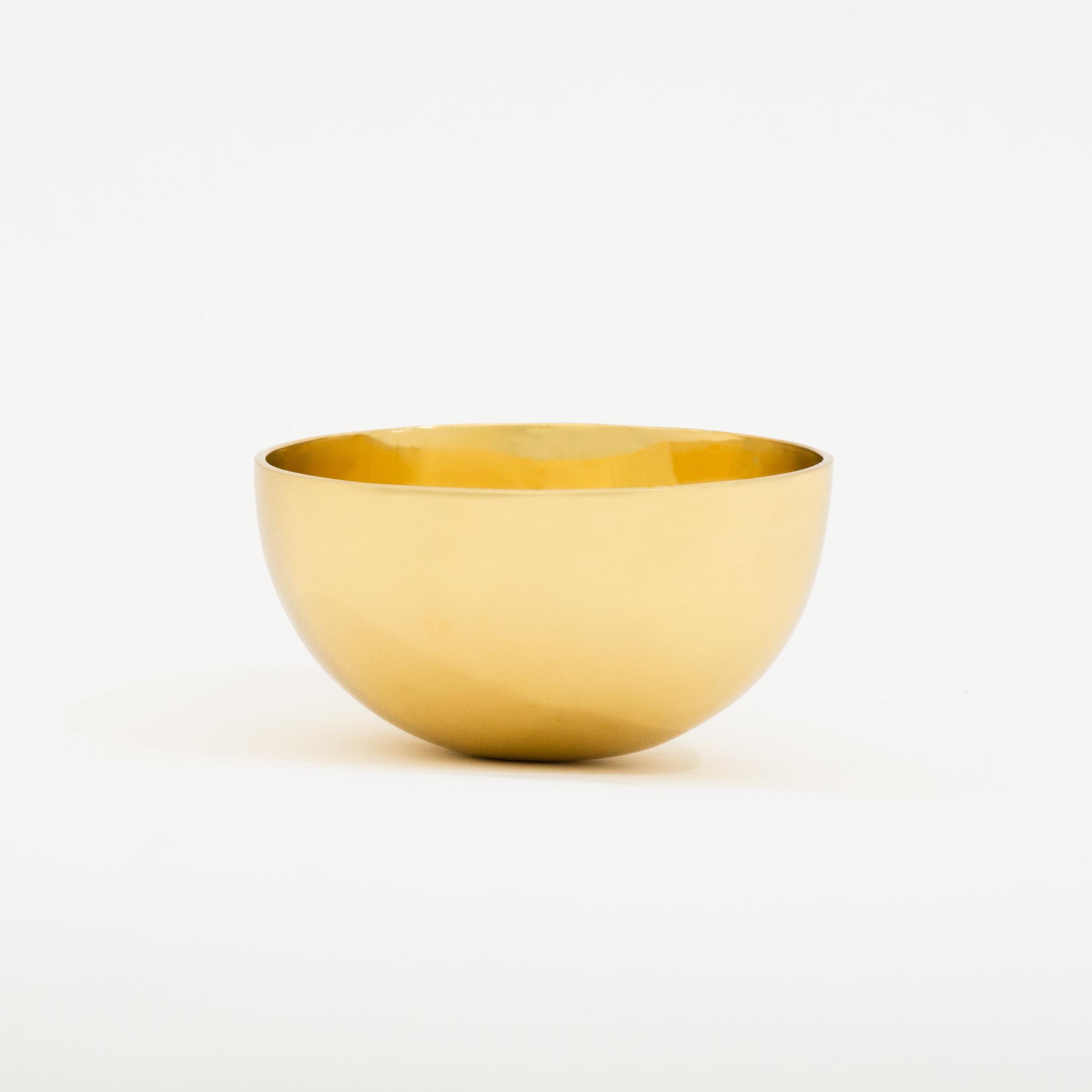 XXIe siècle et contemporain Ensemble de trois bols décoratifs en laiton poli Vide-Poche en vente