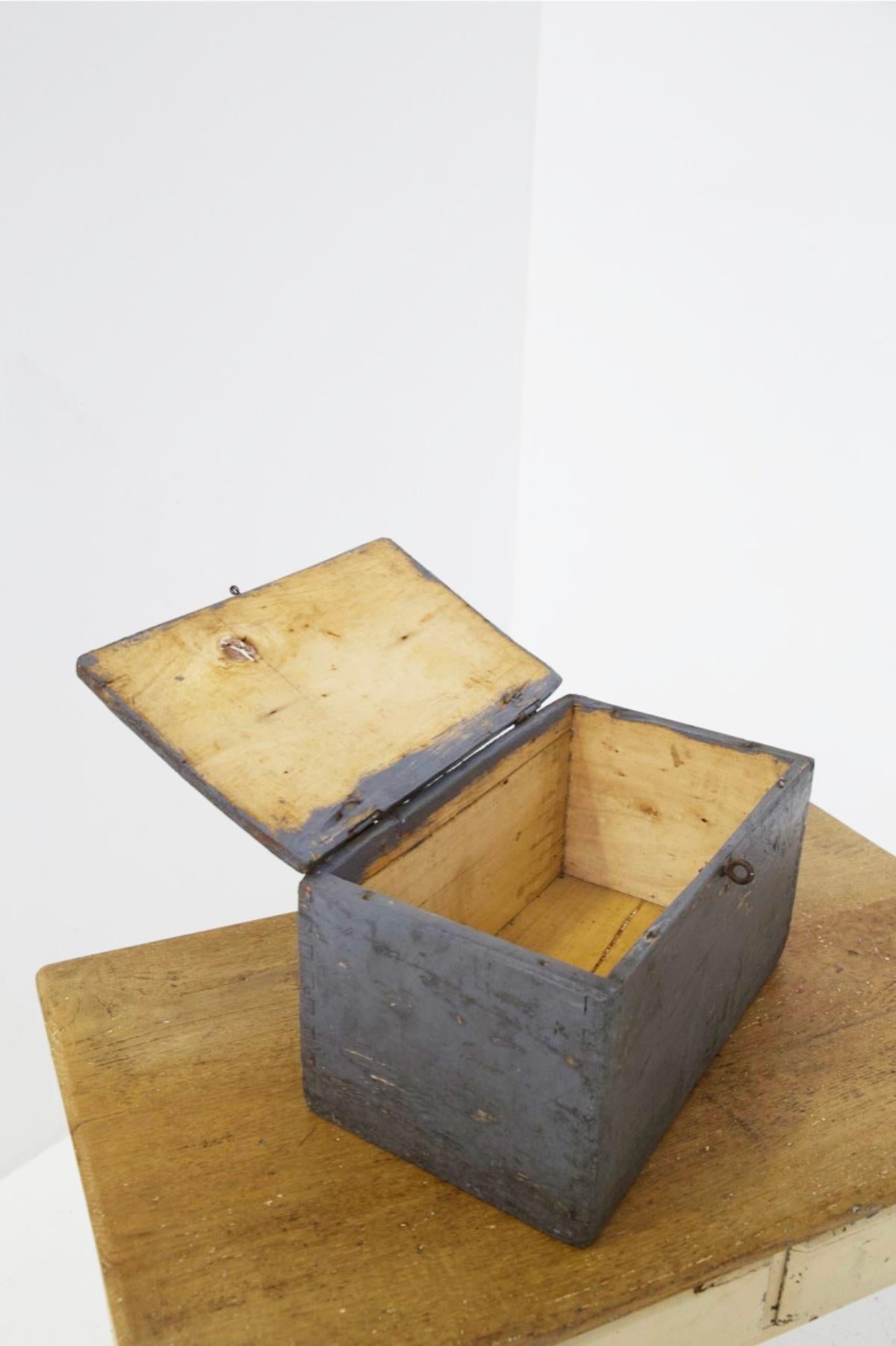 Set of Three Decorative Rustic Chic Wooden Boxes For Sale 9