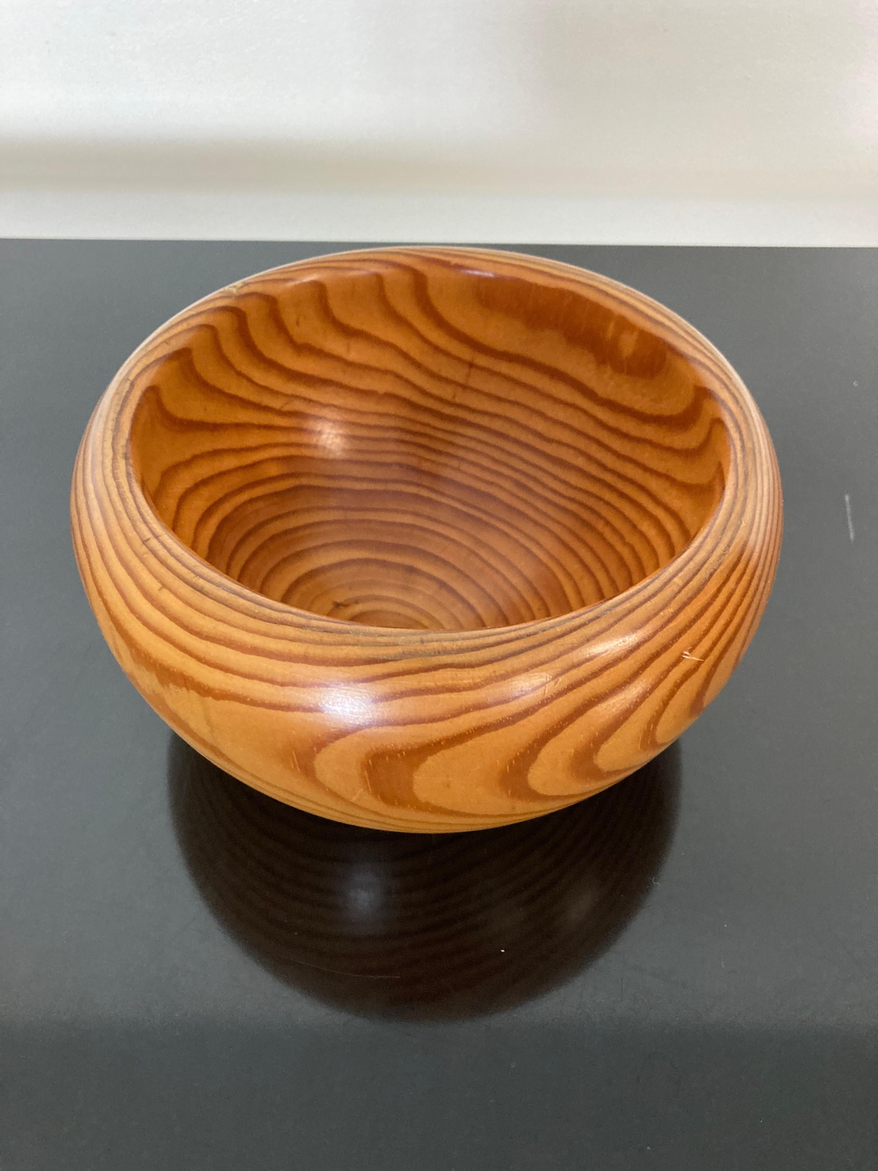 Set von drei dekorativen Holzgeschirr-Sets, Finnland im Angebot 3