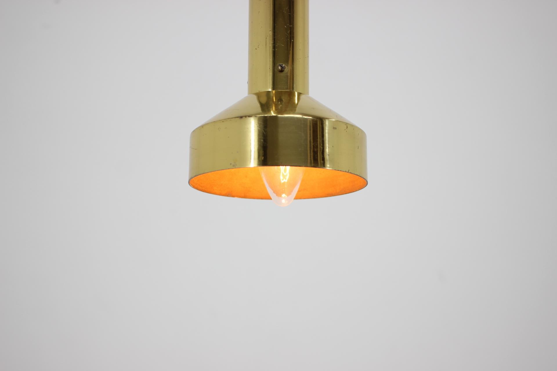 Tchèque Ensemble de trois petits pendentifs design en laiton du milieu du siècle dernier, années 1970 en vente