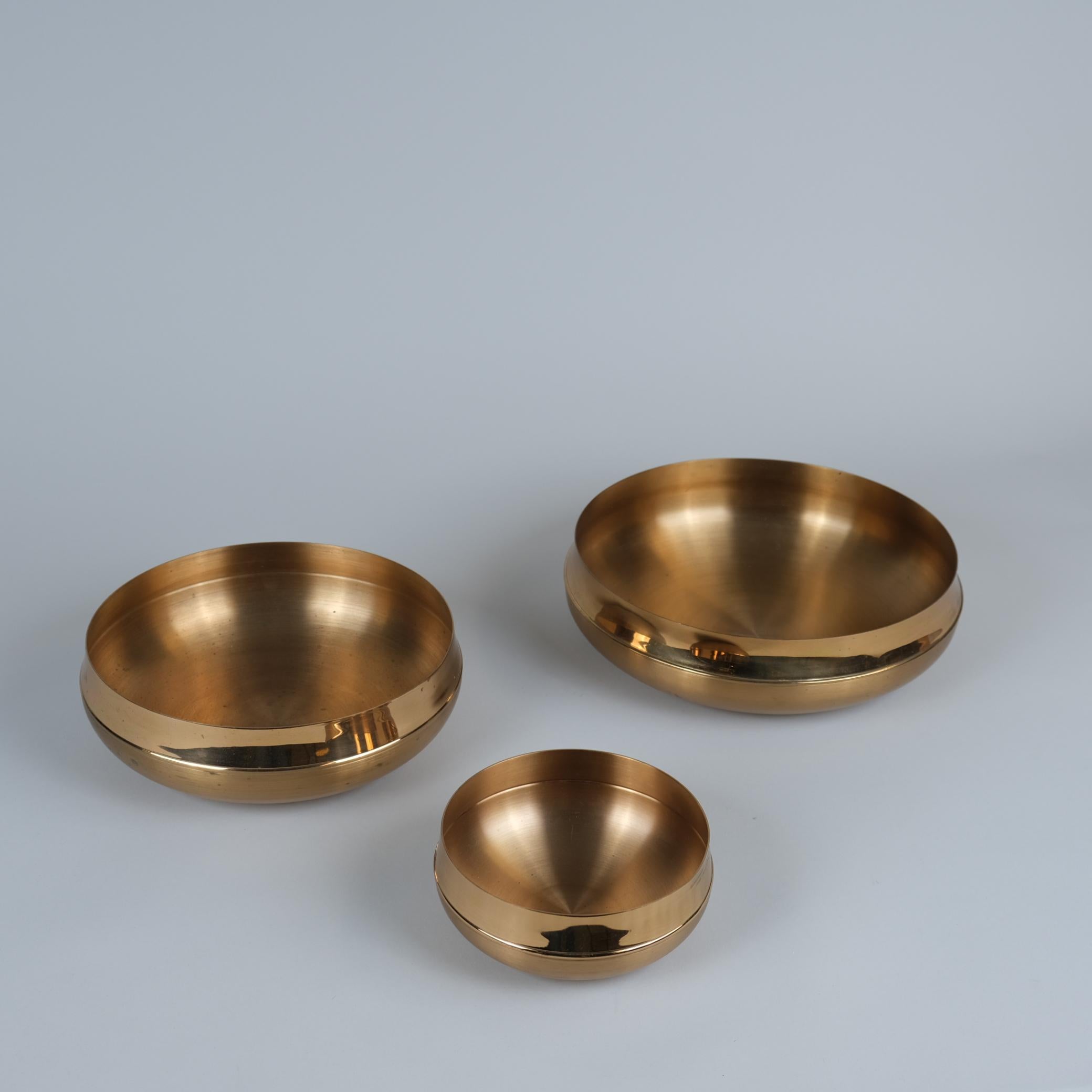 Tapio Wirkkala designed a large number of items for Kultakeskus OY. Materials ranged from silver to bronze and other metals. This particular model was introduced in 1971 in a number of different sizes ranging from 160-290 mm. 48 pieces of these were