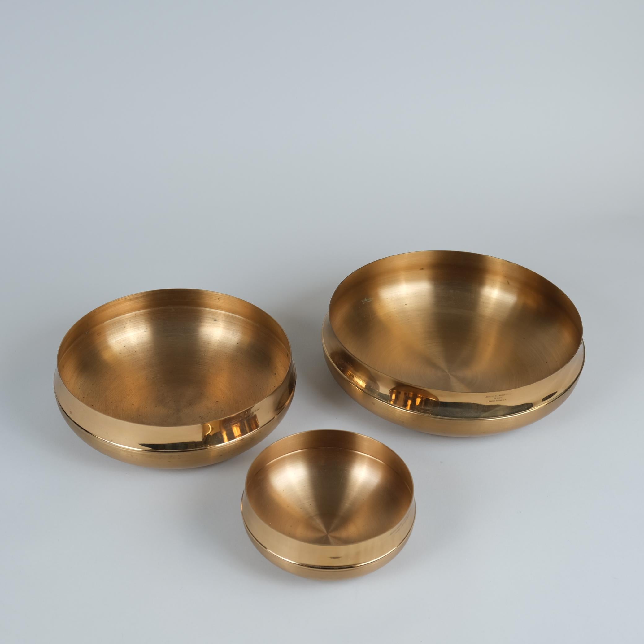 Set Of Three Different Size Tapio Wirkkala Bronze Bowls, Kultakeskus Oy 1970s For Sale 1