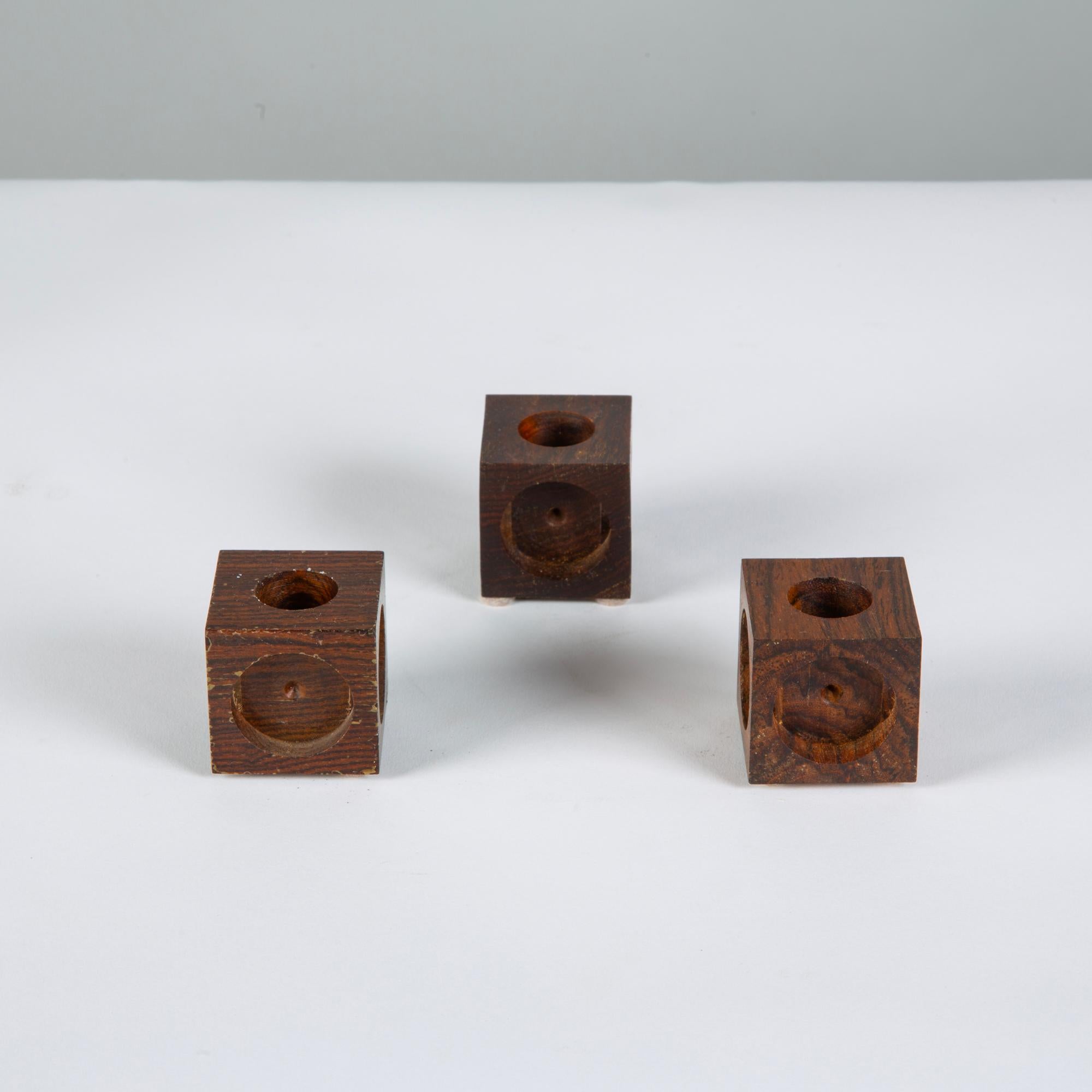 Set von drei Don Shoemaker Cocobolo-Kerzenhaltern mit Blockmuster (Moderne der Mitte des Jahrhunderts) im Angebot