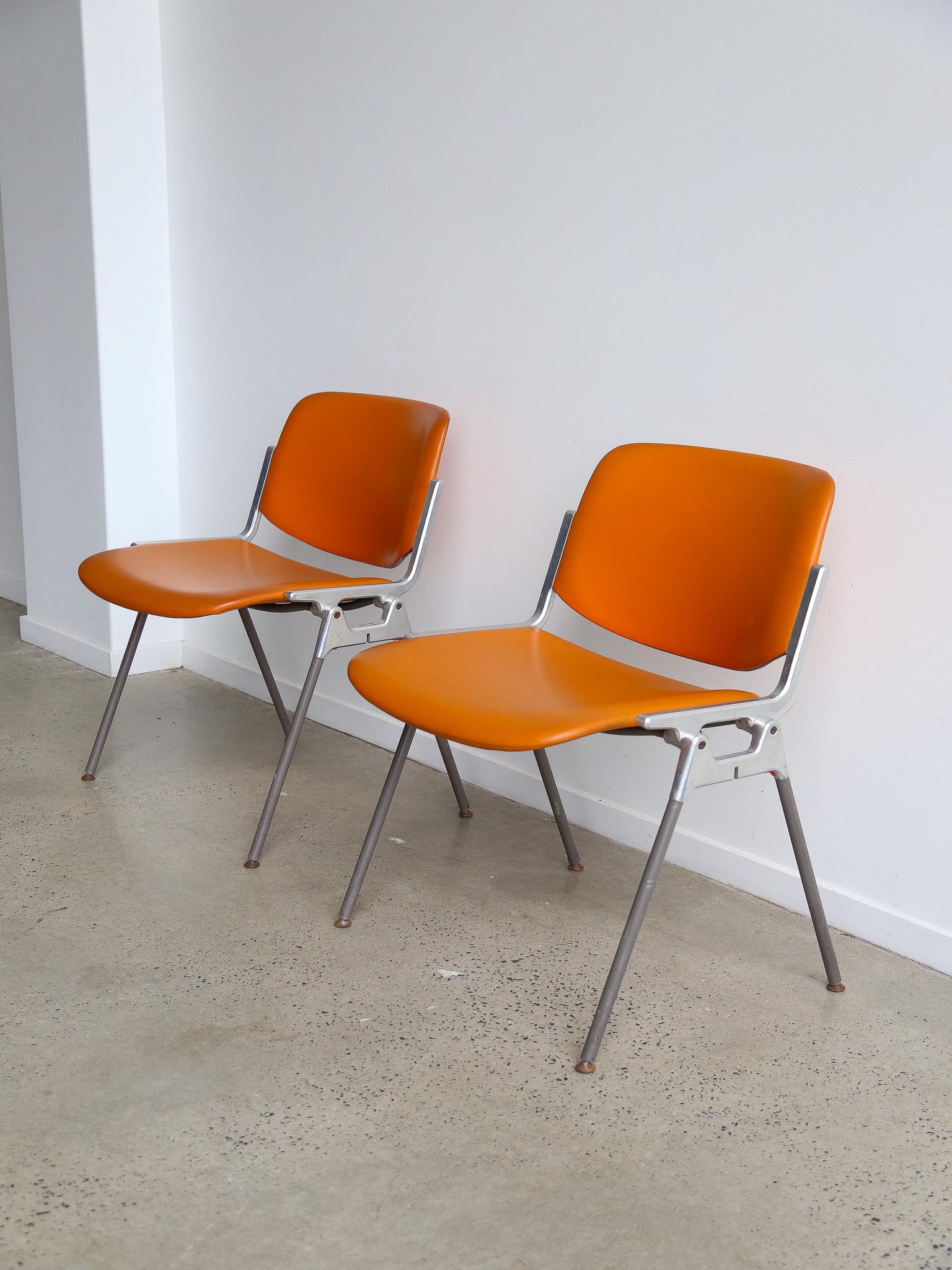 Mid-Century Modern Ensemble de trois chaises de bureau DSC 106 de Giancarlo Piretti pour Castelli en vente
