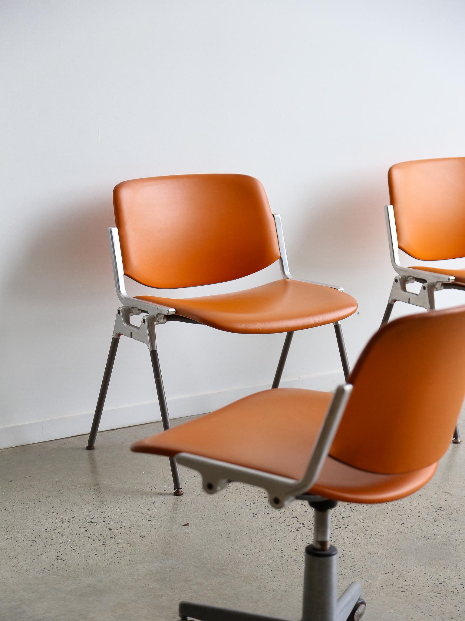 Milieu du XXe siècle Ensemble de trois chaises de bureau DSC 106 de Giancarlo Piretti pour Castelli en vente