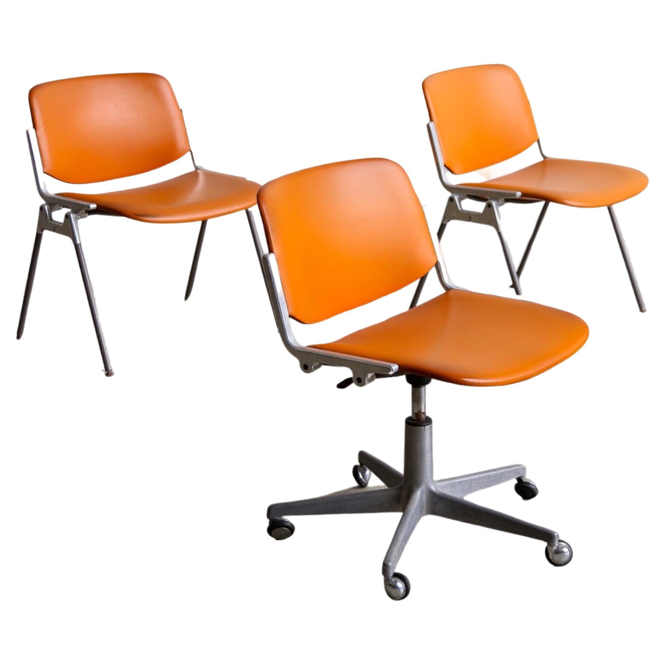 Ensemble de trois chaises de bureau DSC 106 de Giancarlo Piretti pour Castelli en vente