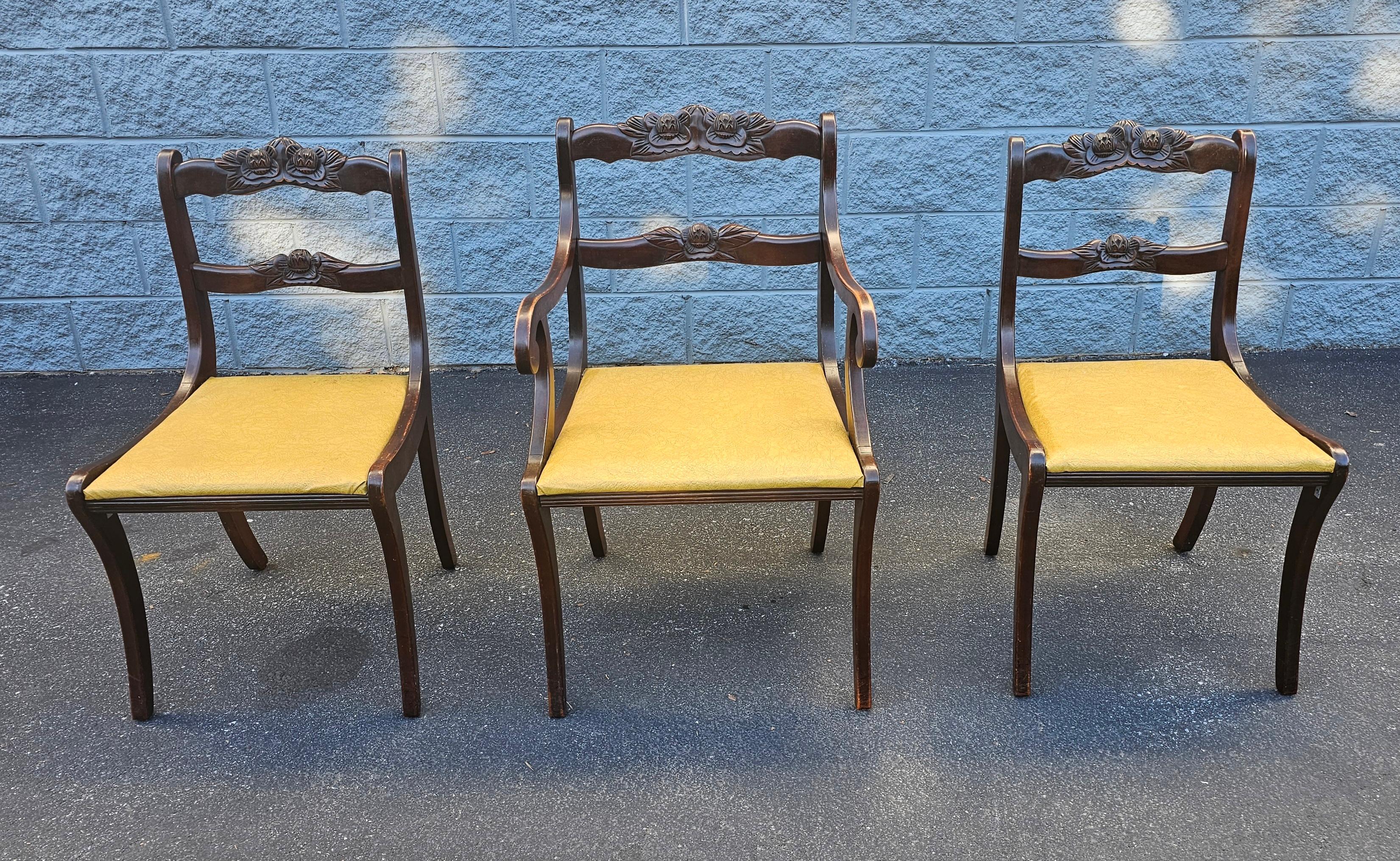 Set of Three Early 20th Century Carved Mahogany Duncan Phyfe Chairs For Sale 5