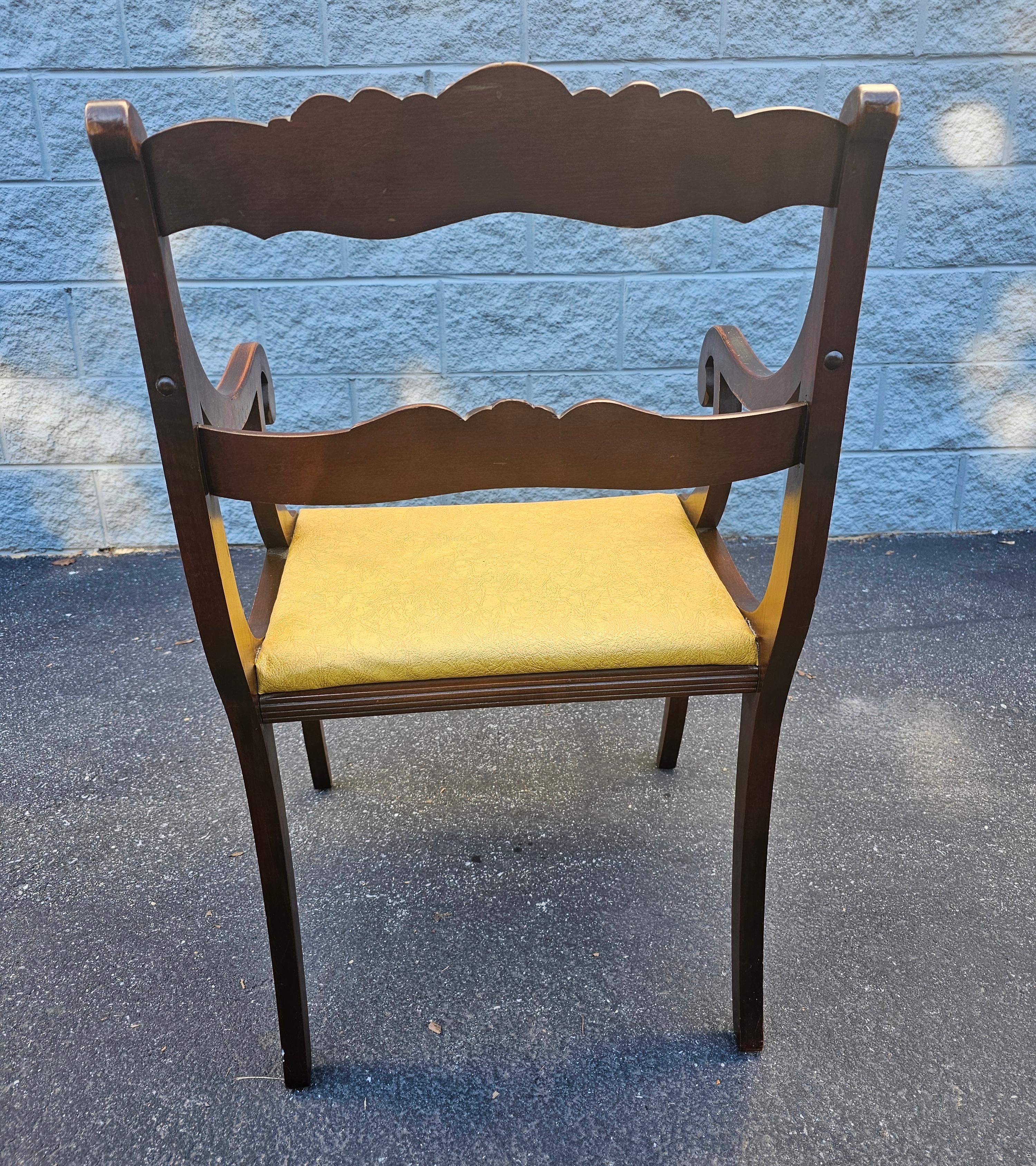 Set of Three Early 20th Century Carved Mahogany Duncan Phyfe Chairs In Good Condition For Sale In Germantown, MD