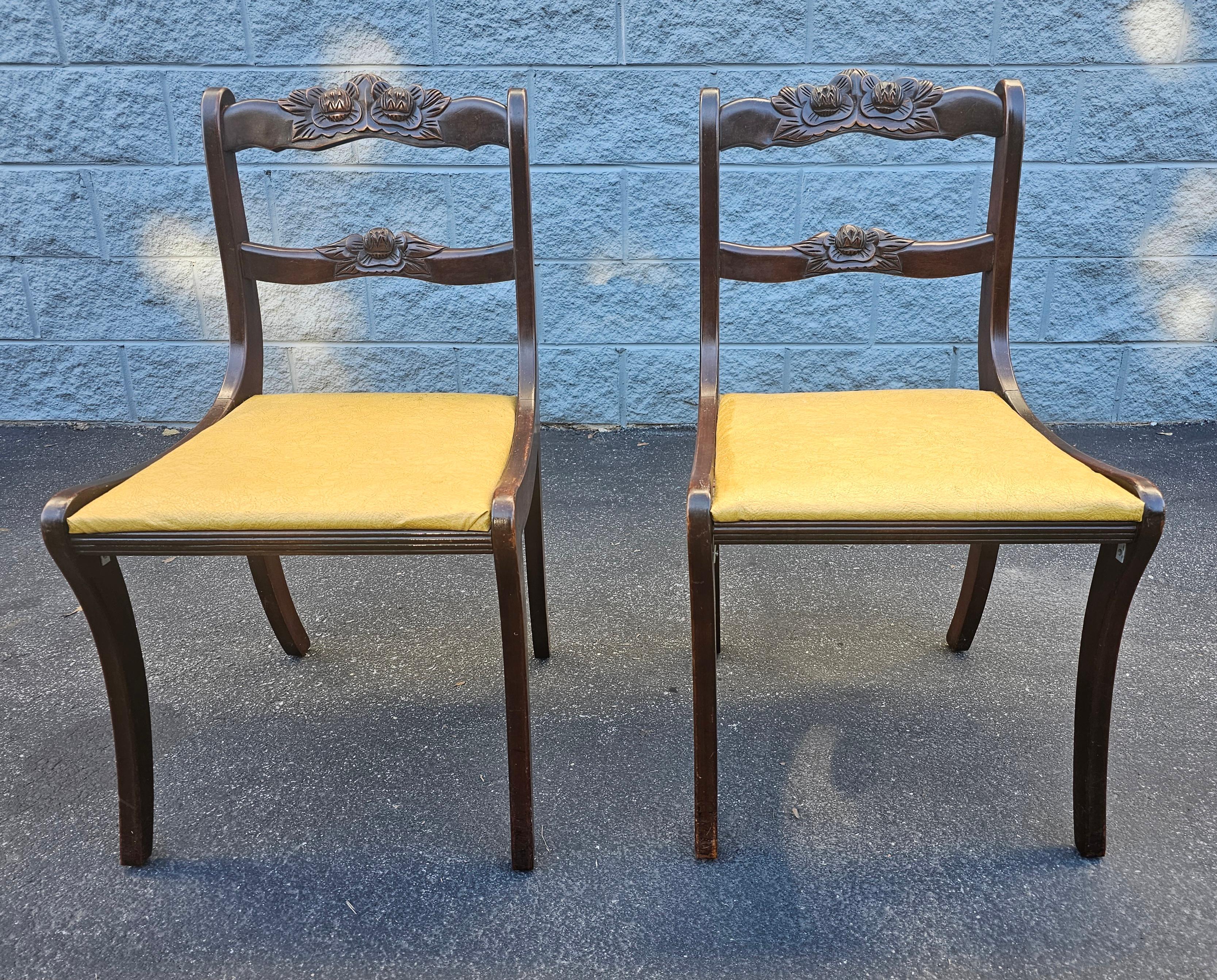 Set of Three Early 20th Century Carved Mahogany Duncan Phyfe Chairs For Sale 1