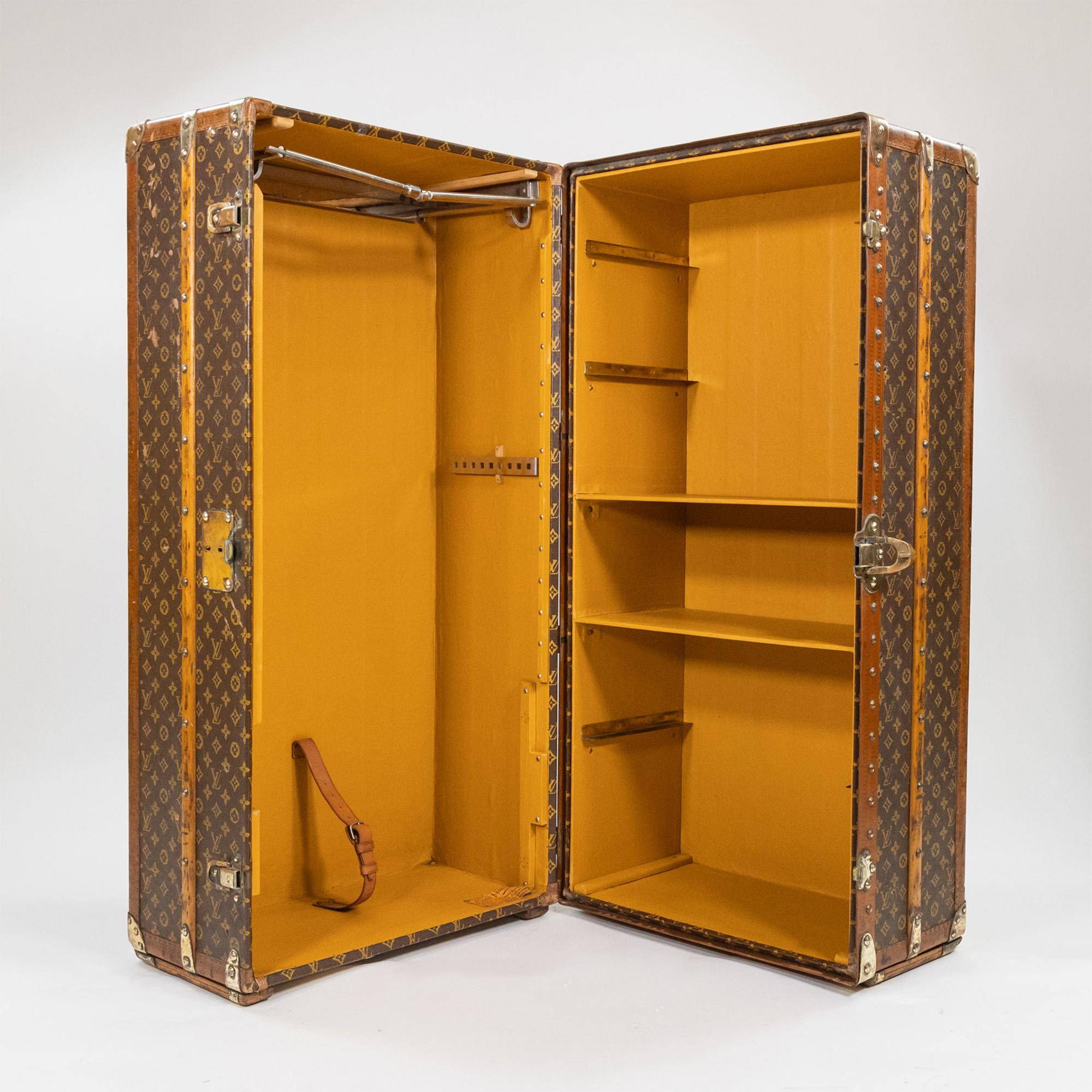 Juego de tres maletas Louis Vuitton de principios del siglo XX en venta 11