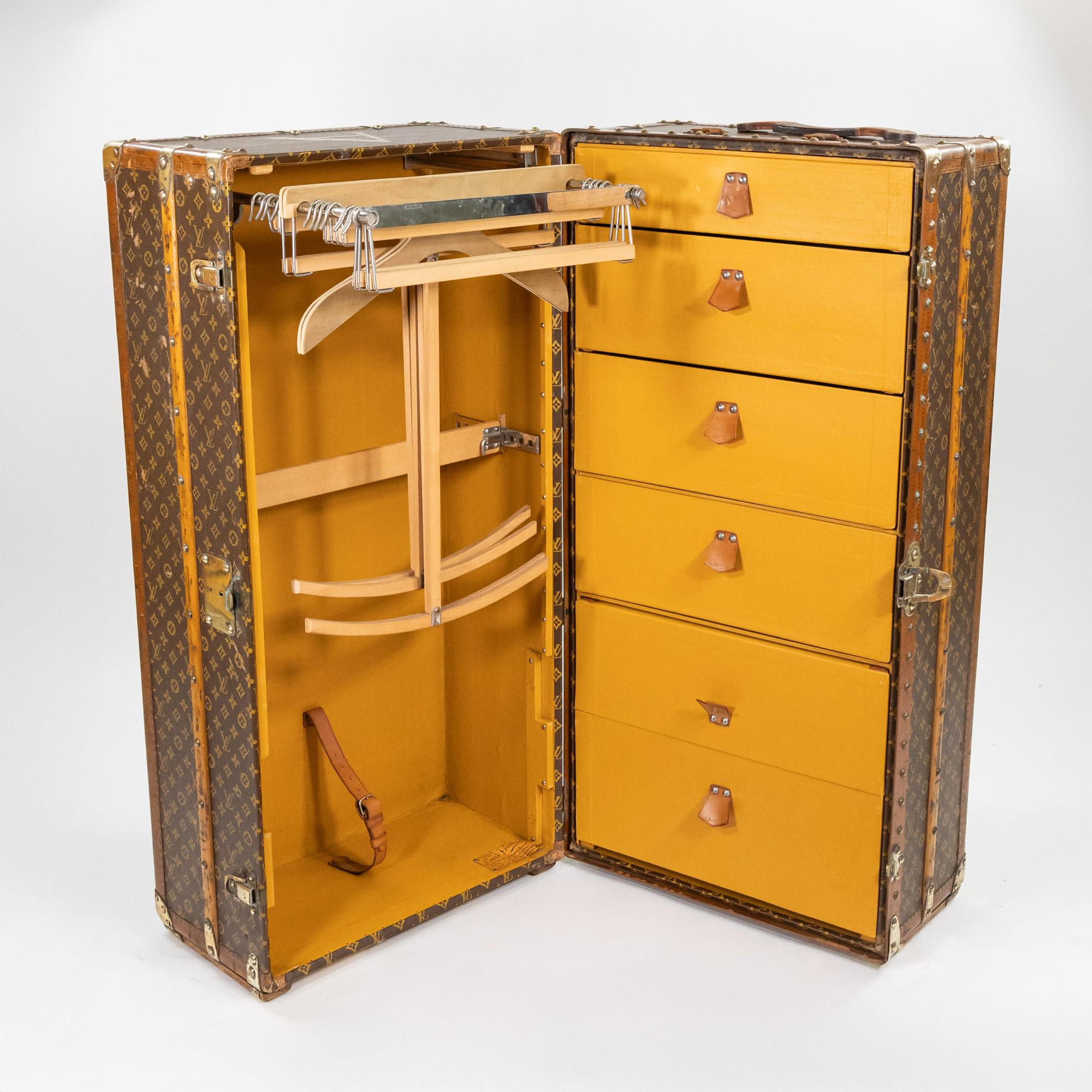Juego de tres maletas Louis Vuitton de principios del siglo XX Francés en venta
