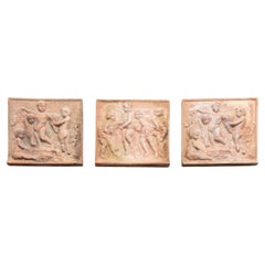 Conjunto de tres esculturas murales de terracota de principios del siglo XX
