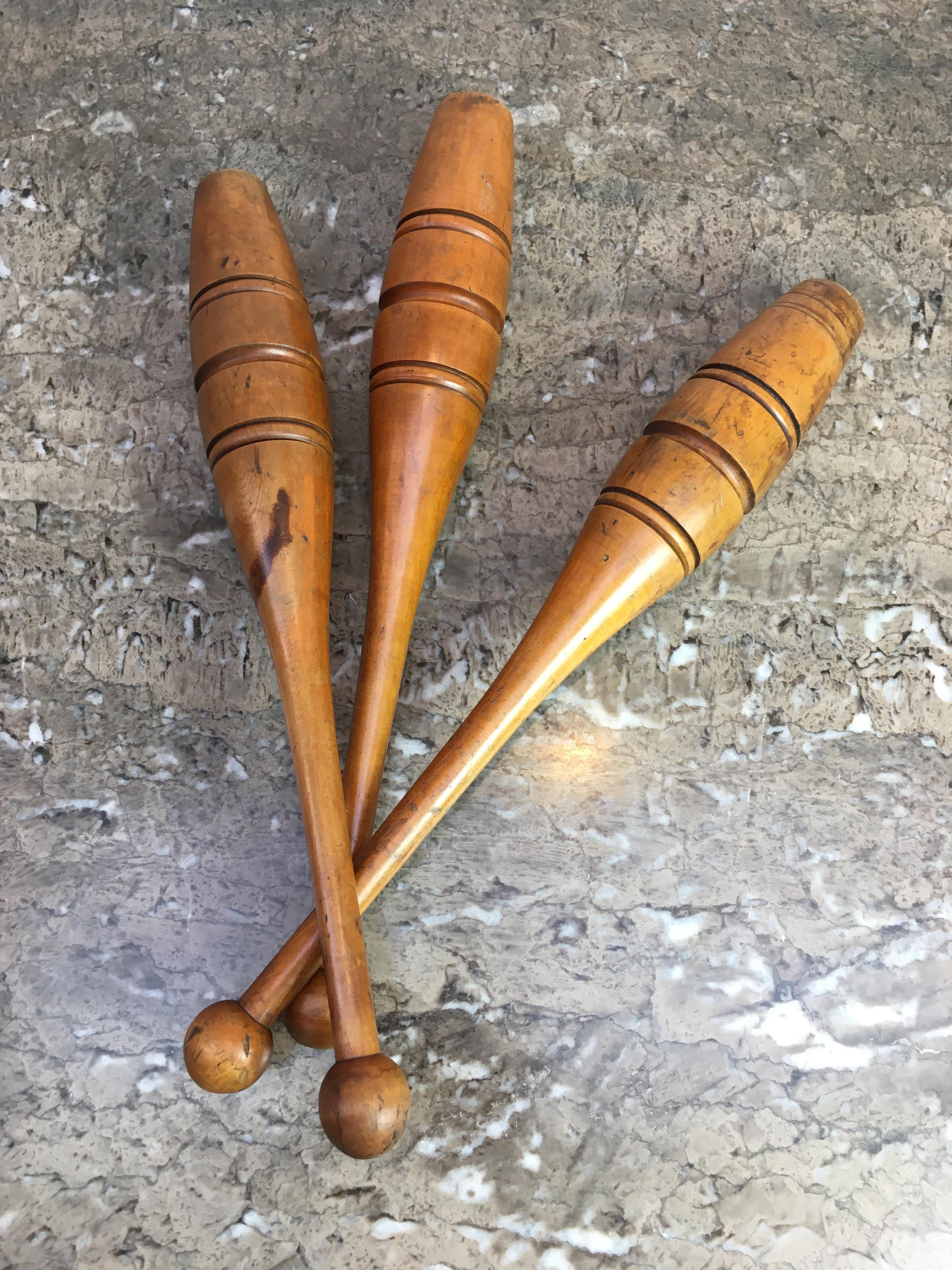 Set of Three Early 20th Century Turned Maple Juggling Pins Clubs In Good Condition In Melbourne, AU