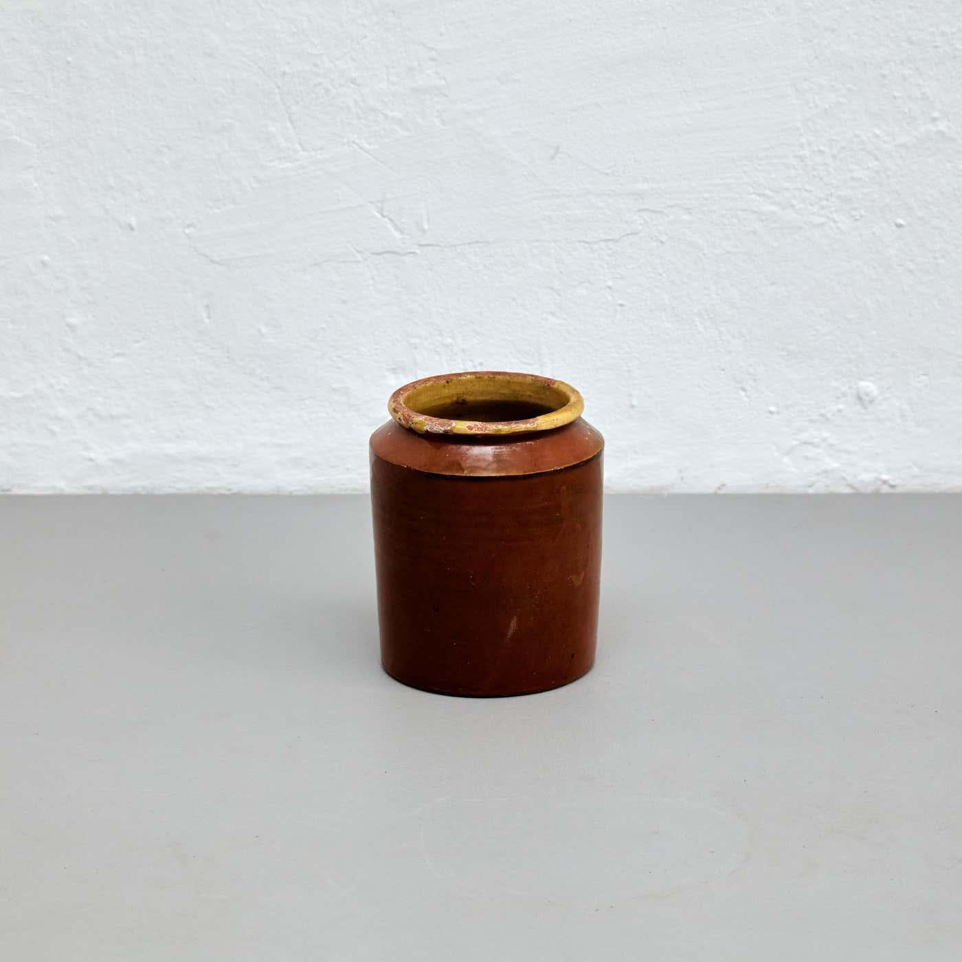Ensemble de trois vases en céramique rustique du début du XXe siècle, datant d'environ 1940 en vente 8