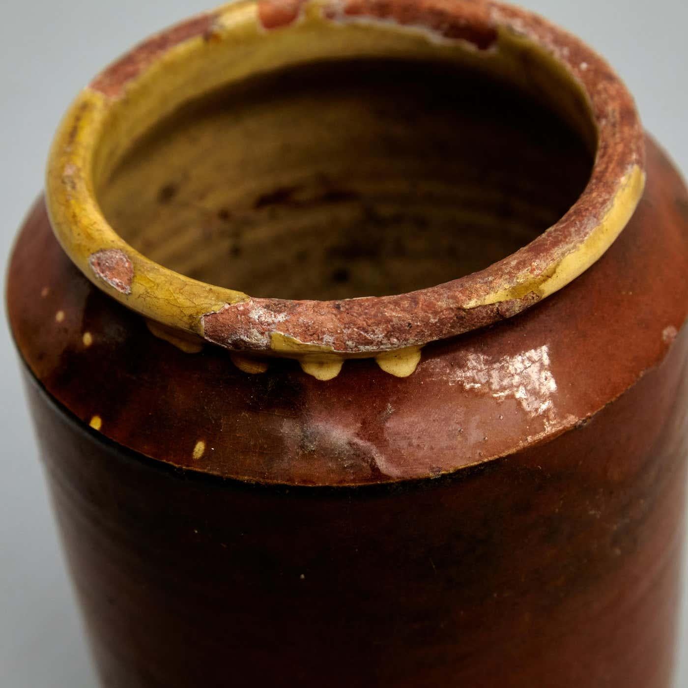 Ensemble de trois vases en céramique rustique du début du XXe siècle, datant d'environ 1940 en vente 11