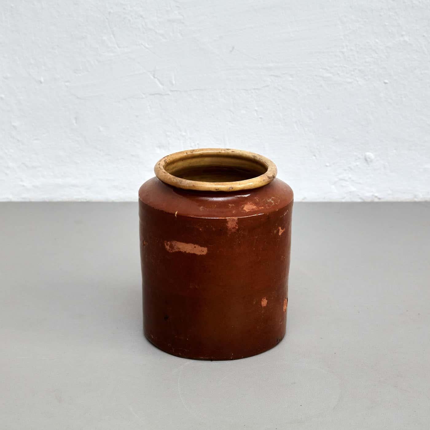 Espagnol Ensemble de trois vases en céramique rustique du début du XXe siècle, datant d'environ 1940 en vente