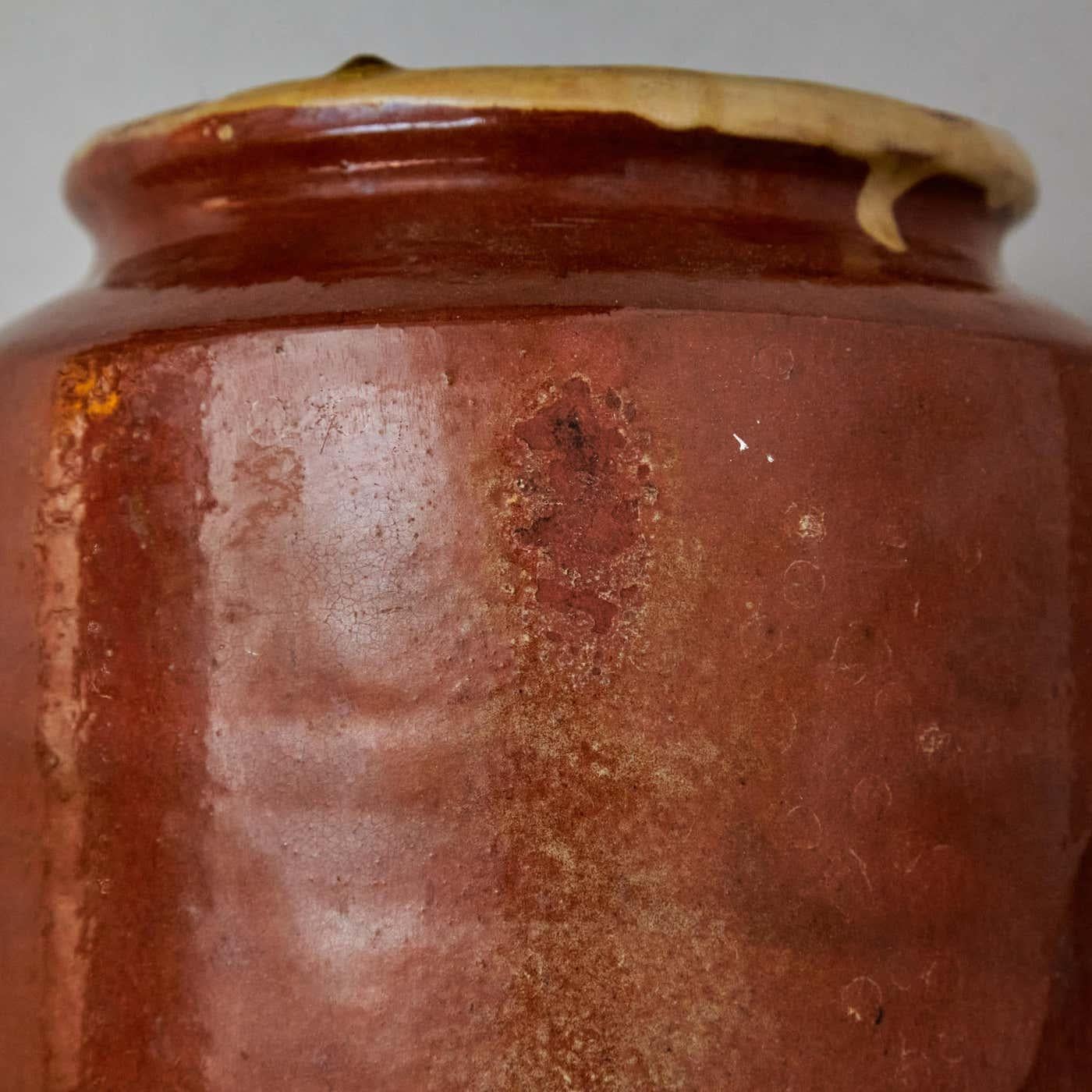 Ensemble de trois vases en céramique rustique du début du XXe siècle, datant d'environ 1940 État moyen - En vente à Barcelona, ES