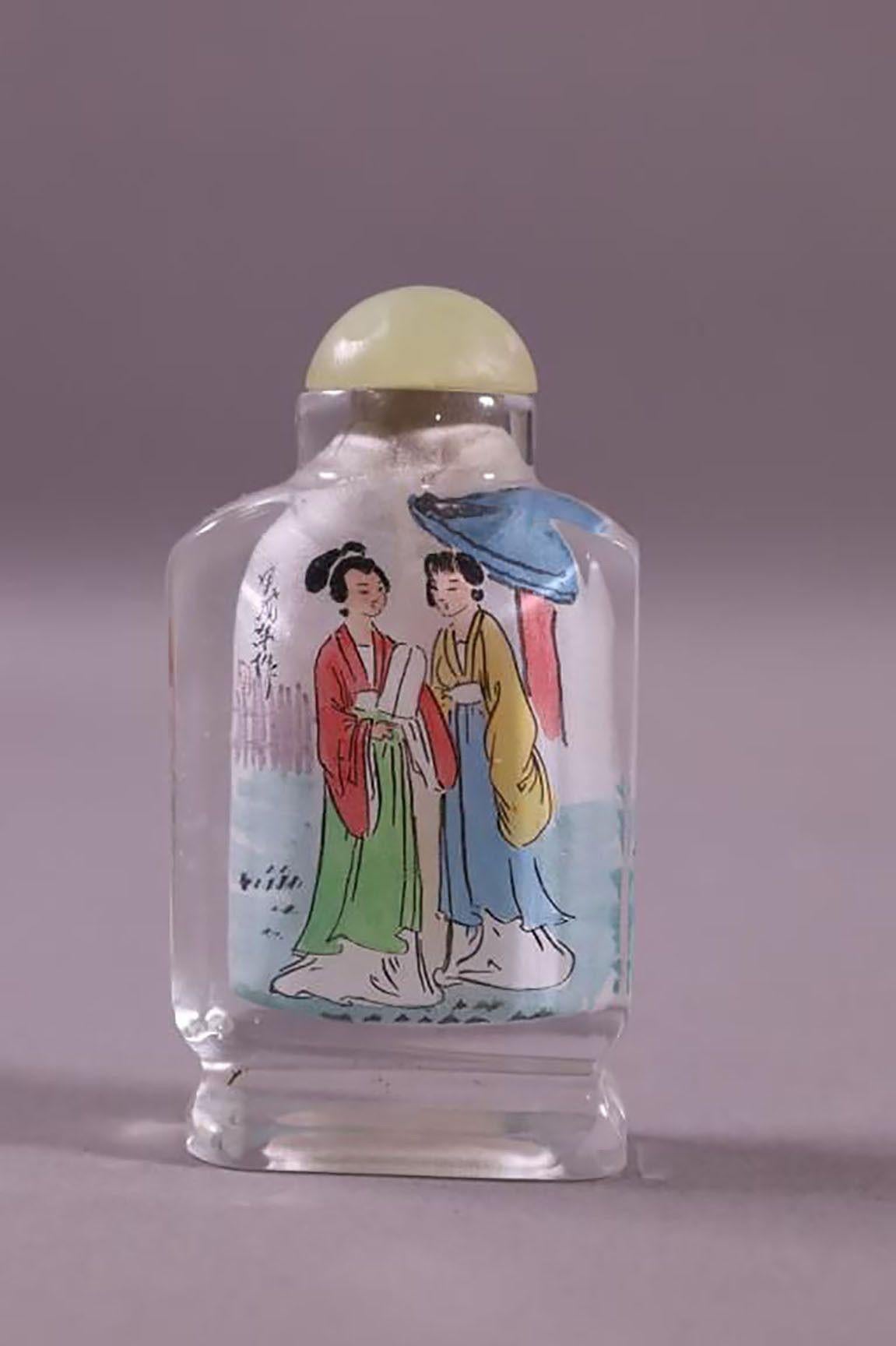 Set of Three Eglomise Reverse Painted Snuff Bottles with Female Portraits In Excellent Condition For Sale In Van Nuys, CA