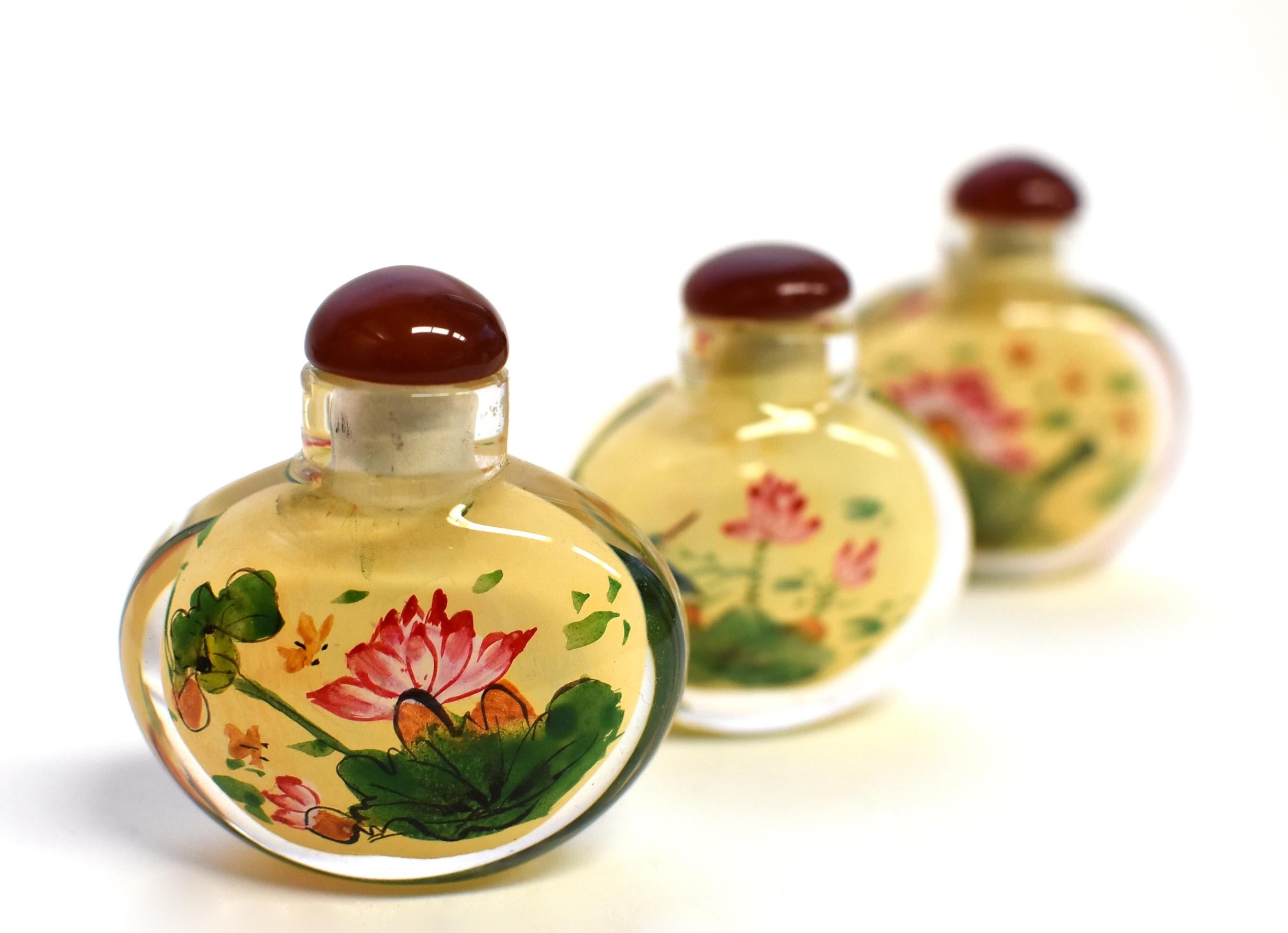 Set of Three Eglomise Reverse Painted Snuff Bottles with Lotus For Sale 7