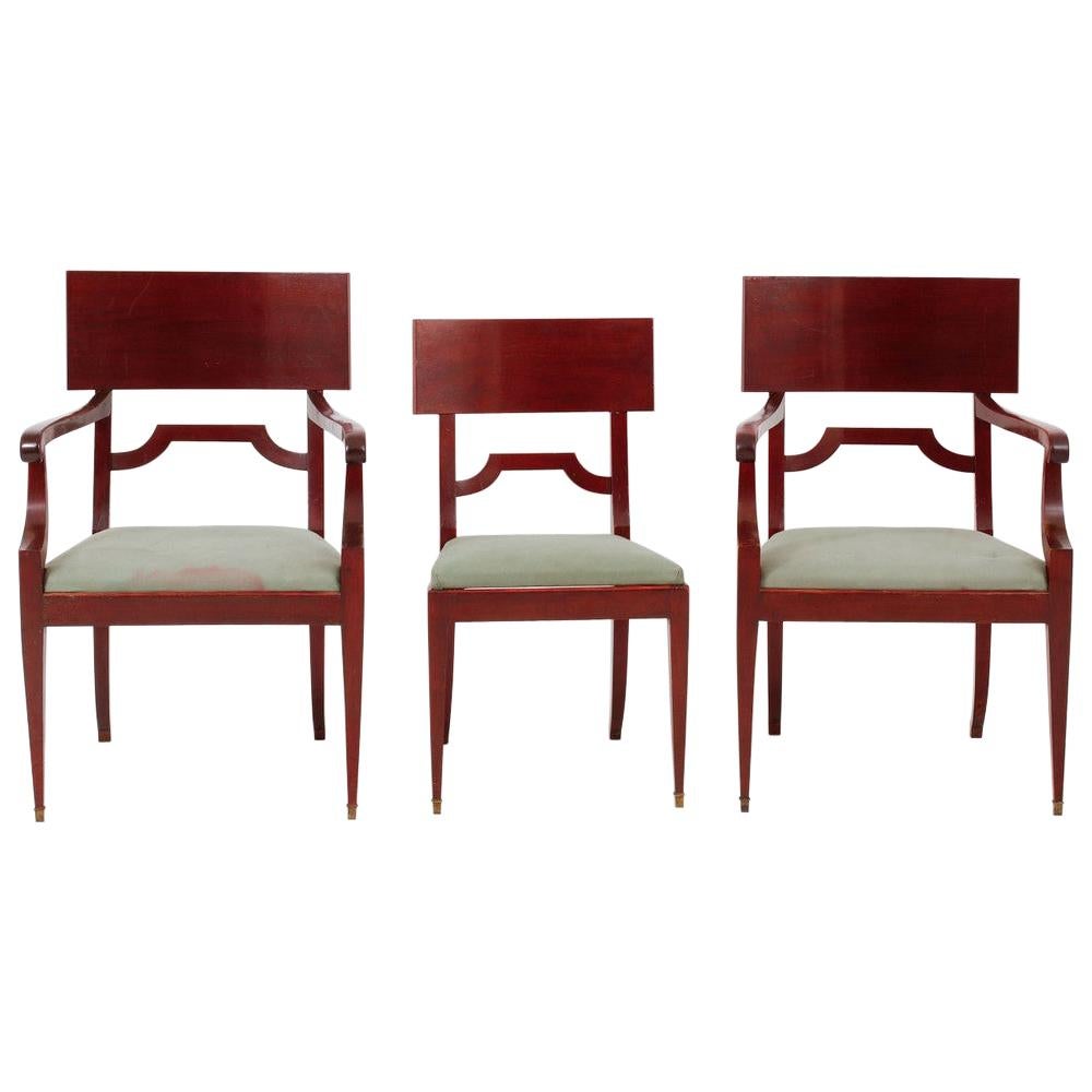 Set aus drei eleganten Mahagoni-Stühlen im Empire-Stil, ein Paar und ein einzelner Stuhl im Angebot