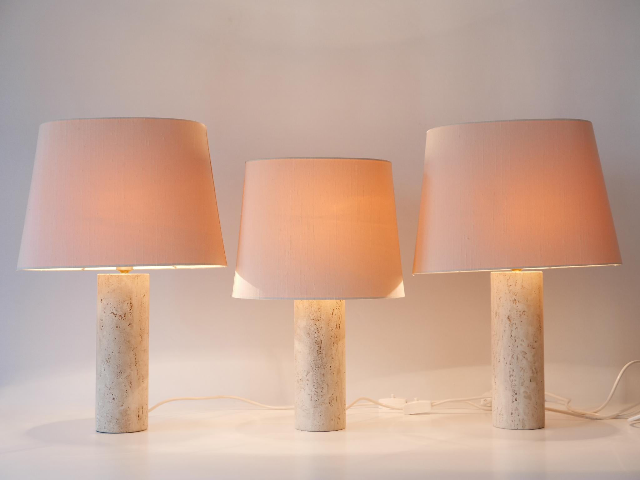 Italian Set of Three Elegant Mid Century Modern Travertine Table Lamps Italy 1960s For Sale
