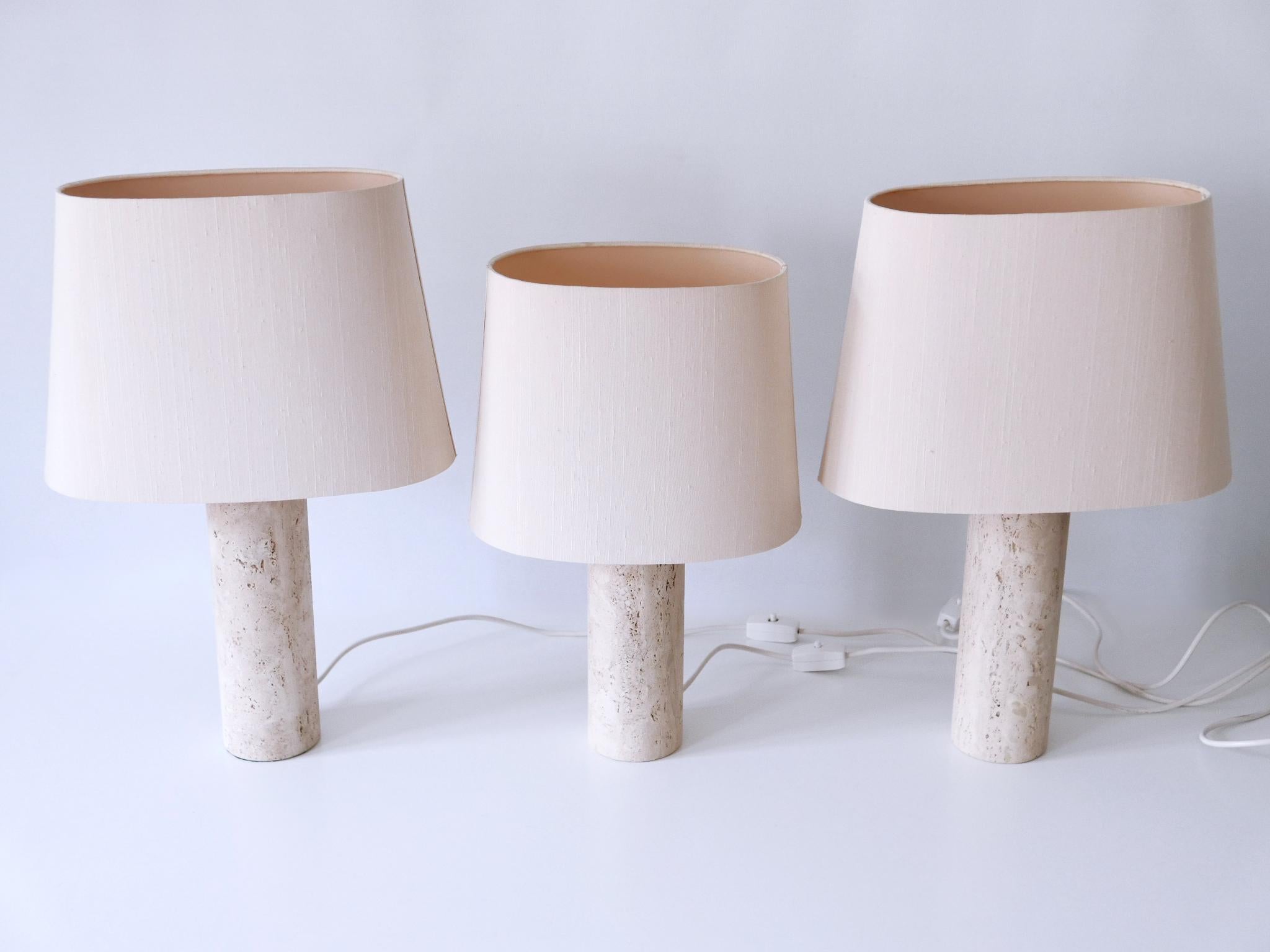 Set of Three Elegant Mid Century Modern Travertine Table Lamps Italy 1960s In Good Condition For Sale In Munich, DE