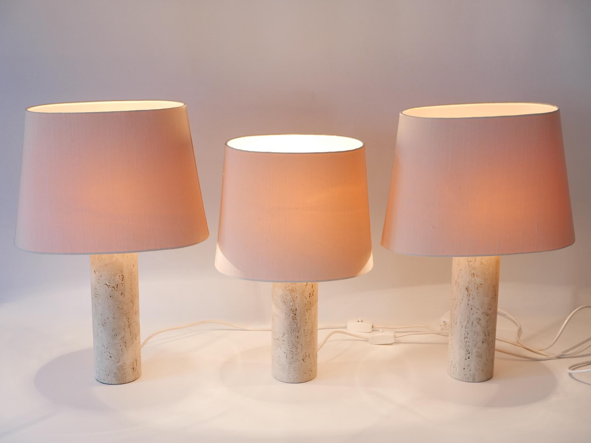 Mid-20th Century Set of Three Elegant Mid Century Modern Travertine Table Lamps Italy 1960s For Sale