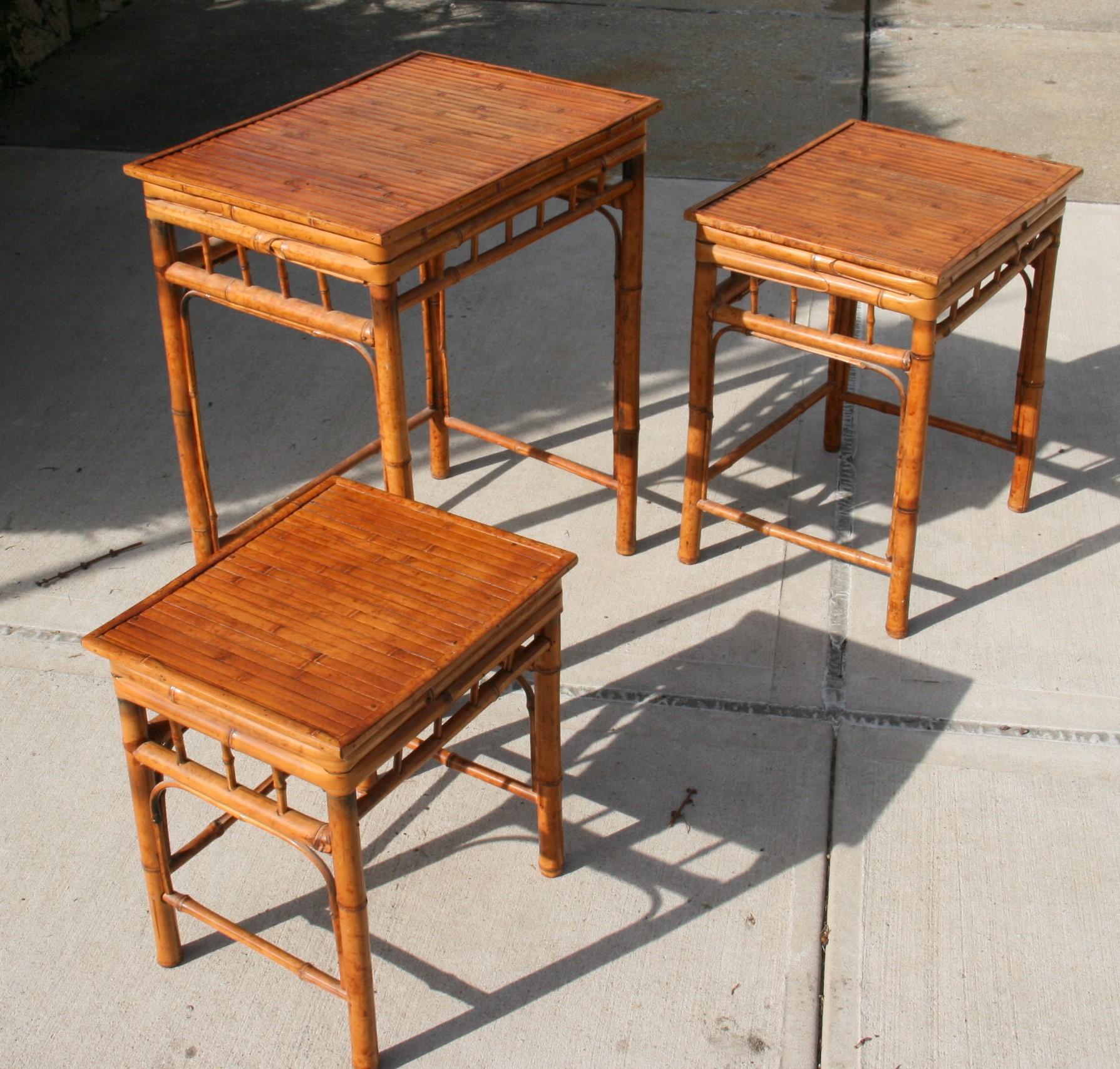 Set of Three English Colonial Burnt Bamboo Stackable Tables In Good Condition For Sale In Douglas Manor, NY