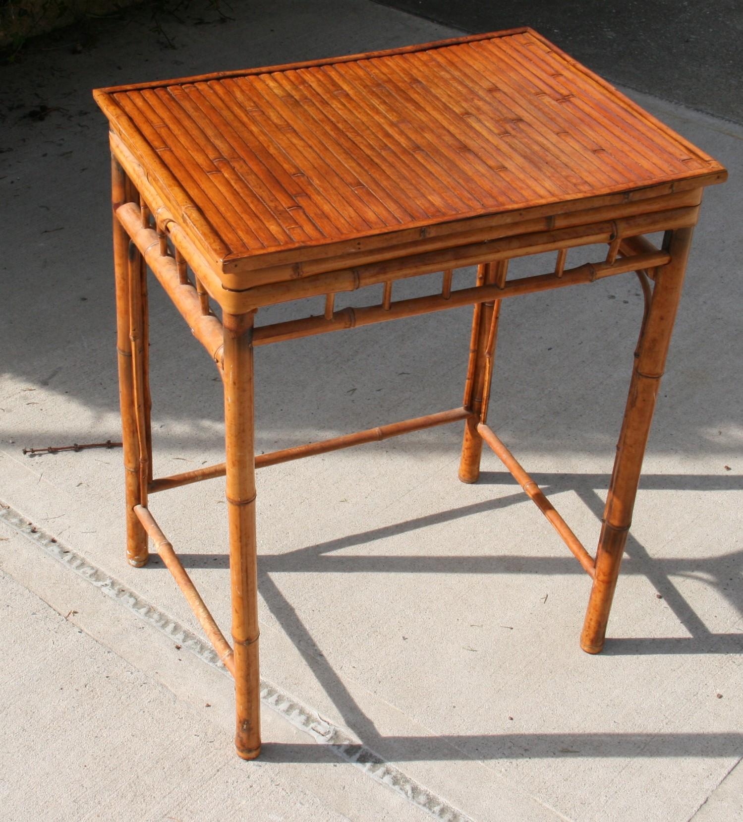 Early 20th Century Set of Three English Colonial Burnt Bamboo Stackable Tables For Sale