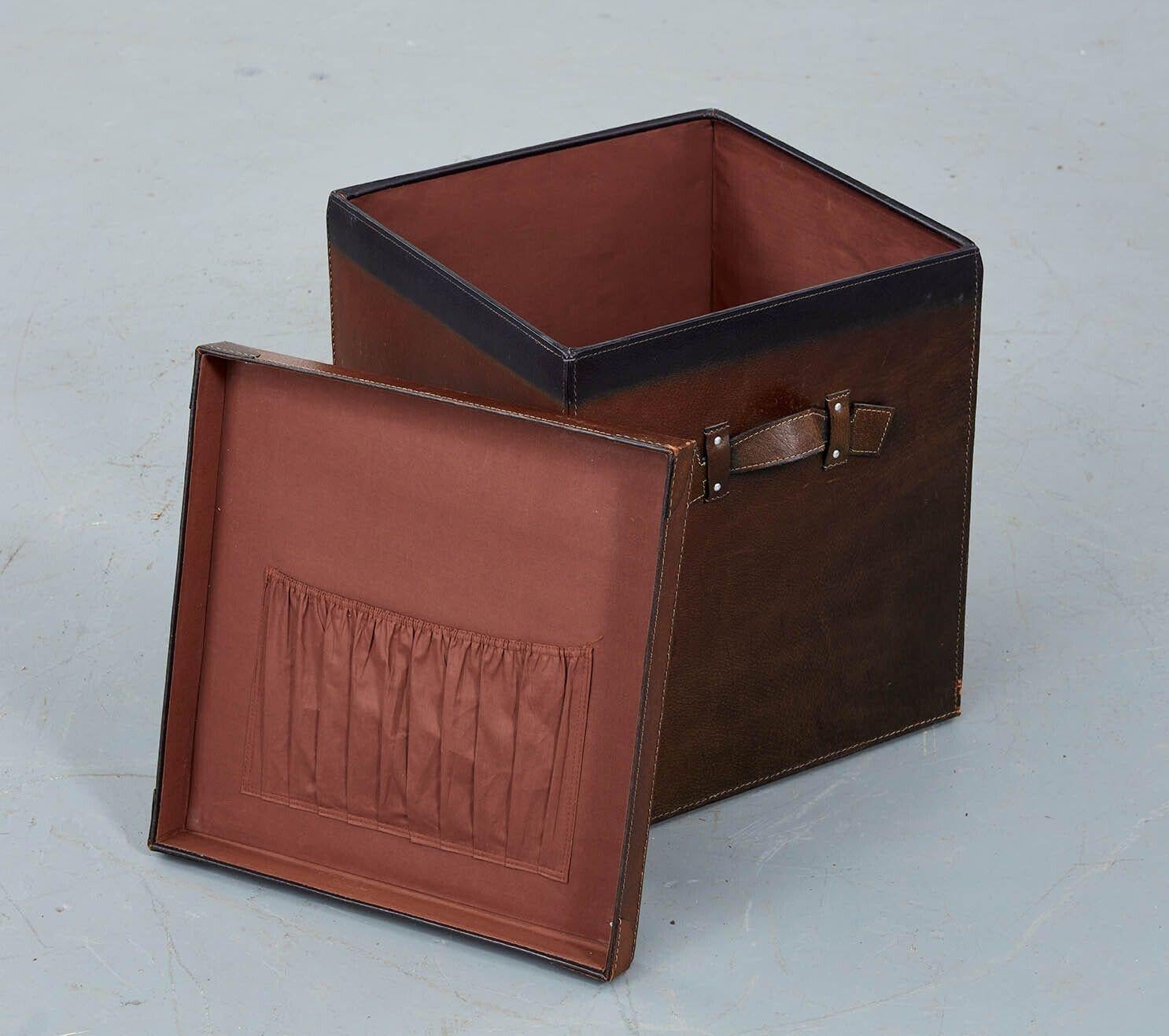 Set of Three English Nesting Leather Dispatch Boxes In Good Condition For Sale In Greenwich, CT